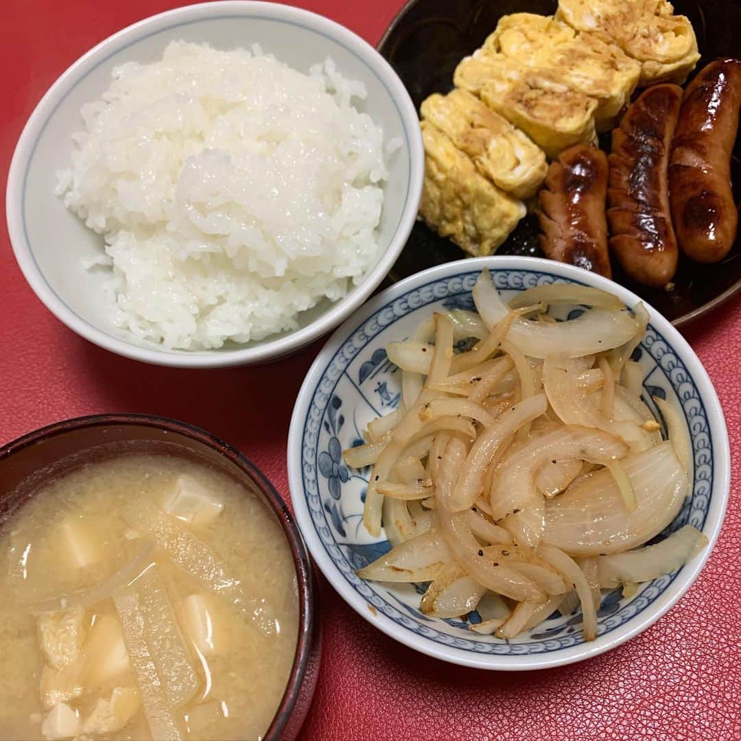 のインスタグラム：「朝メシ美味かった^_^新之助炊いて味噌汁作り腹一杯食べてルミネの劇場に^_^ありがとう感謝です^_^」