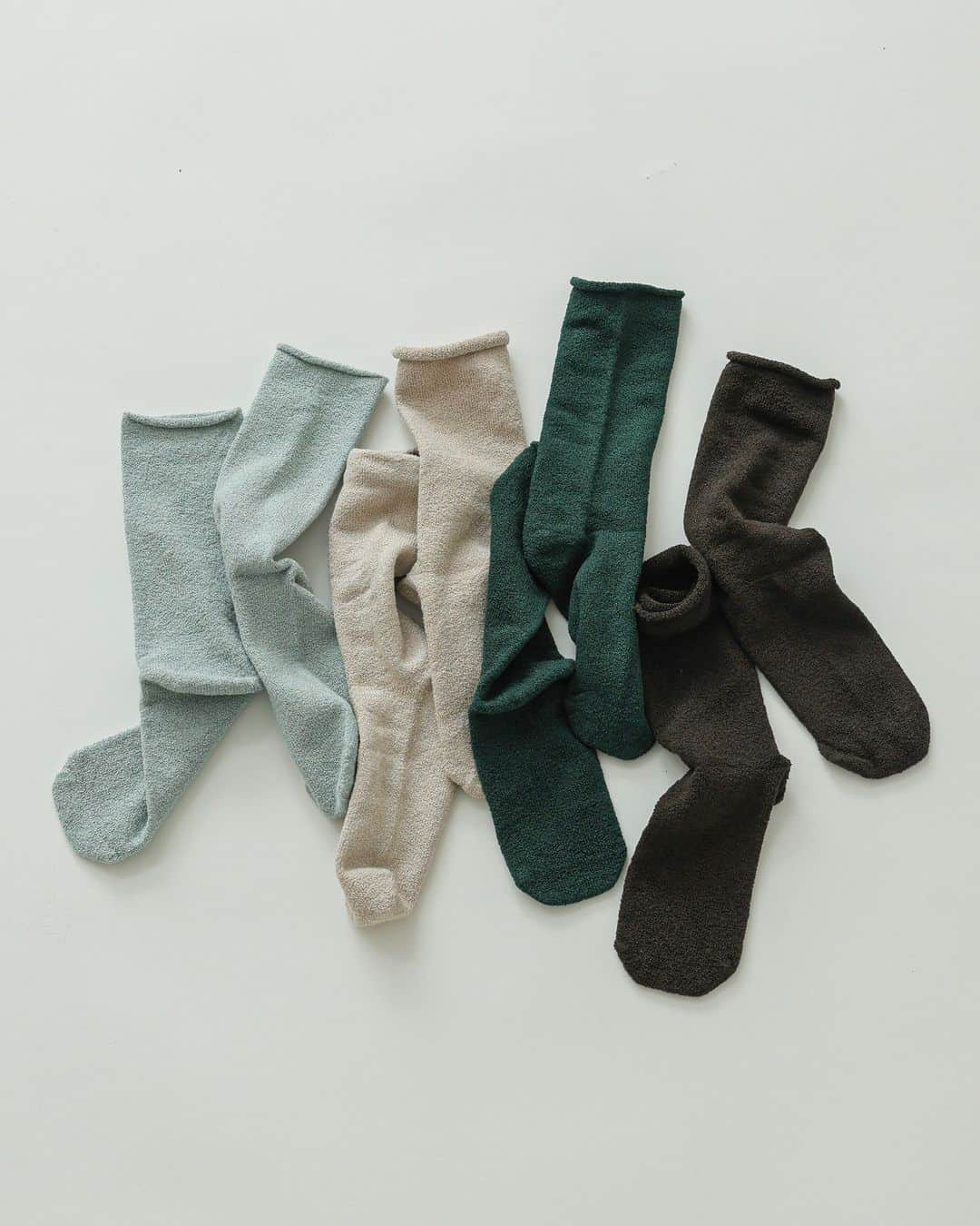 EMILY WEEKのインスタグラム：「EMILY WEEK 23AW  SILK Warming Items ‘‘ Socks & Leg warmer ’’  -  EMILY WEEKらしいニュアンスカラーが可愛い シルク素材を使った、これからの季節に欠かせない暖かアイテム。  肌触りもなめらかなソックスとレッグウォーマーは 足元から体をしっかりと温めてくれます。  急に寒くなった季節の変わり目、ぜひお試しくださいませ。  -  シルクソックス no.2309446900330 size.F color.brown/beige/moss green/mint green price.¥4,950 in tax  シルクロングレッグウォーマー no.23094469000230 size.F color.natural/beige/blue price.¥5,500 in tax  -  #EMILYWEEK #エミリーウィーク　 #日常を心地よいリズムに」