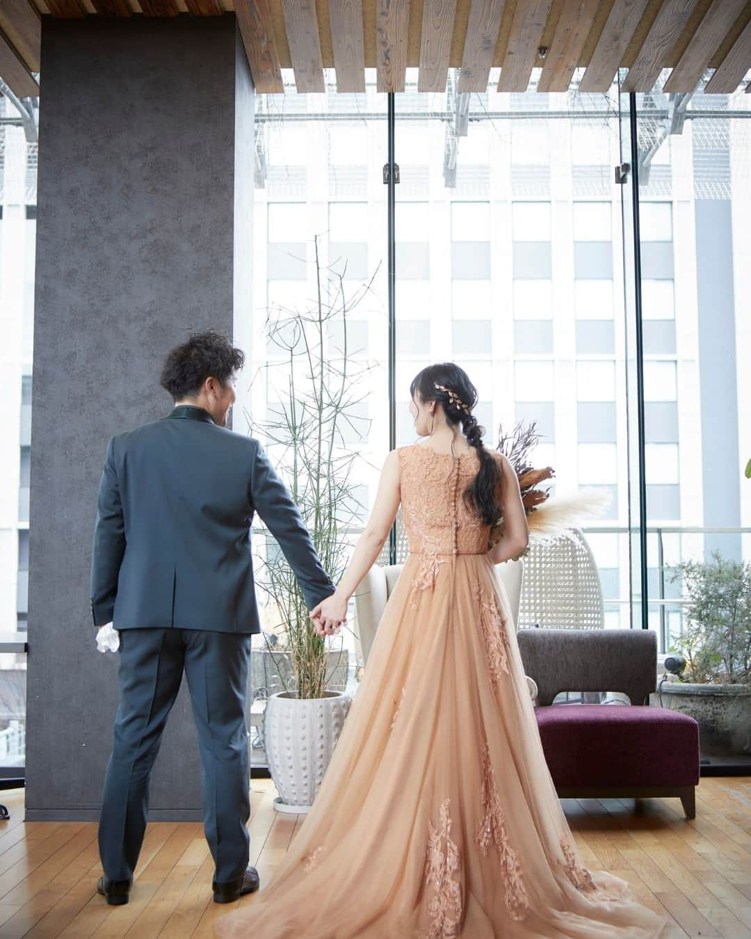 オードヴィーウェディング【名古屋・結婚式場】 さんのインスタグラム写真 - (オードヴィーウェディング【名古屋・結婚式場】 Instagram)「/ dress ディズニープリンセスのような 淡色のカラードレス  黄色やベージュ、薄いブルーなど カラードレス迷子のプレ花嫁の皆様、 淡色のドレスもいかがでしょう？  ┈┈┈┈┈┈┈┈┈┈┈┈┈┈┈┈┈  これから結婚式を挙げる花嫁さまへ 準備が楽しくなるウェディング情報発信中  おいしいもおしゃれも全部叶える 名古屋のおしゃれなレストランwedding オードヴィーウェディング  会場をくわしく見るならプロフィール ＠eaudevie_wedding.edv の𝐔𝐑𝐋をタップ  ┈┈┈┈┈┈┈┈┈┈┈┈┈┈┈┈┈ #オードヴィーウェディング #オードヴィー花嫁 #weddingdress #愛知式場 #レストランウェディング #名古屋のおいしいウェディング #愛知式場 #憧れの式場 #ウェディングドレス #ドレス迷子 #花嫁ドレス #憧れの1着」11月18日 19時02分 - eaudevie_wedding.edv