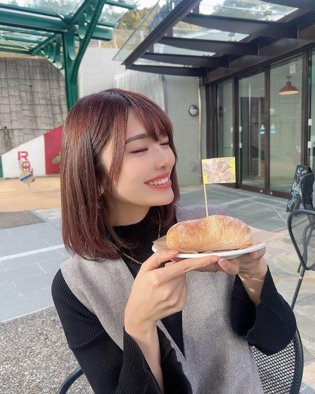 SHINTANITOUKOのインスタグラム：「ジブリパークにて推しと🥹♥️ アシタカ様ぁぁあ 一生アシタカ様愛してる   #ジブリパーク  #ジブリ #もののけ姫 #アシタカ #推し #推し活 #ジブラー #名古屋 #もののけの里 #レースクイーン #racequeen  #カフェ #cafe #楽しすぎた #同担拒否 #笑」