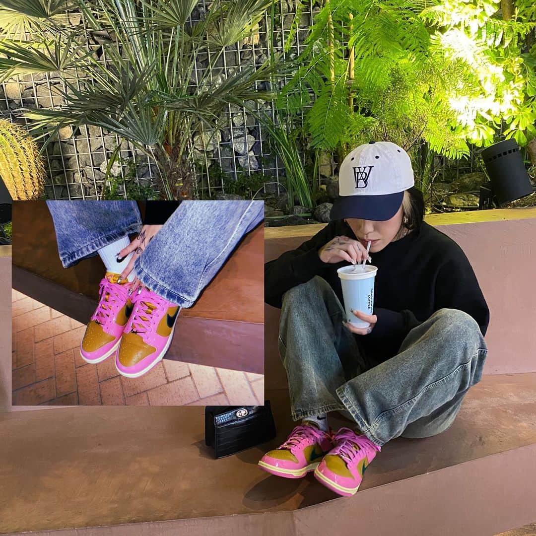 Amamiのインスタグラム：「✴︎. 👟💝🪽 . 𝑻𝒉𝒂𝒏𝒌 𝒚𝒐𝒖!! @atmos.pink_official 𝒍𝒐𝒗𝒆𝒍𝒚 𝒈𝒊𝒇𝒕🎁⭐︎°. @parrisgoebel 🩷🤎💚 #atmospink#nike#parrisgoebel#parrisdunk#pr」