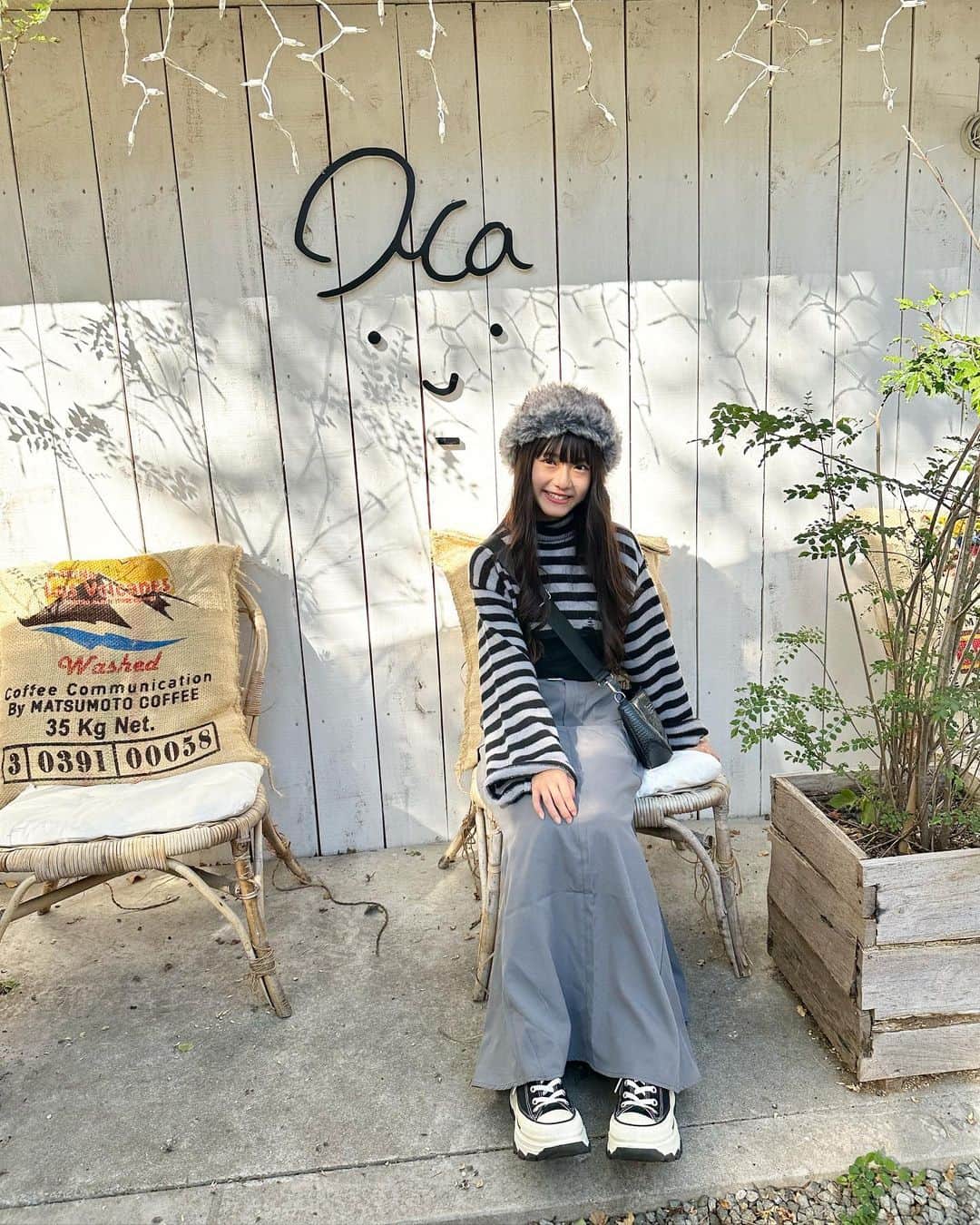 豊川亜咲のインスタグラム：「𓂃 𓈒𓏸◌‬ . お洒落カフェでランチした時の🤳🏻♡  #すきコーデ #shein  #厚底コンバース #newera」