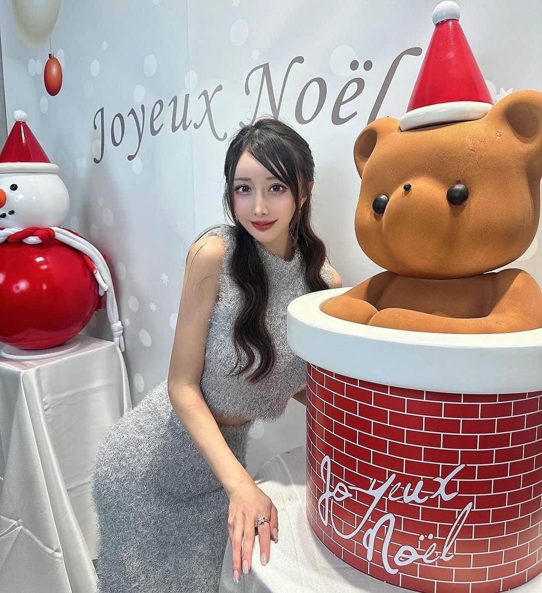 ゆかちんさんのインスタグラム写真 - (ゆかちんInstagram)「𝑳𝑶𝑼𝑨𝑵𝑮𝑬🎄クリスマスコレクション🎁🎅🏻  雪化粧に包まれてるくクマさん 可愛すぎてうっとり🐻‍❄️💗❄️⛄ ルワンジュのケーキ可愛くて美味しくて 喜ばれるからいつも頼んでる🎂✨🎅🏻 @louange_tokyo  クリスマスケーキも ルワンジュで頼みたいな🎁🎄.*  📍LOUANGE TOKYO Le Musee 東京都中央区銀座1-9-5 10:00～19:00   #louangetokyolemusee #銀座カフェ  #louangetokyo #louange #ルワンジュ東京  #銀座カフェ巡り#クリスマスアフタヌーンティー #クリスマススイーツ#アフタヌーンティー  #クリスマスケーキ#クリスマスコレクション」11月18日 19時24分 - y__chan___