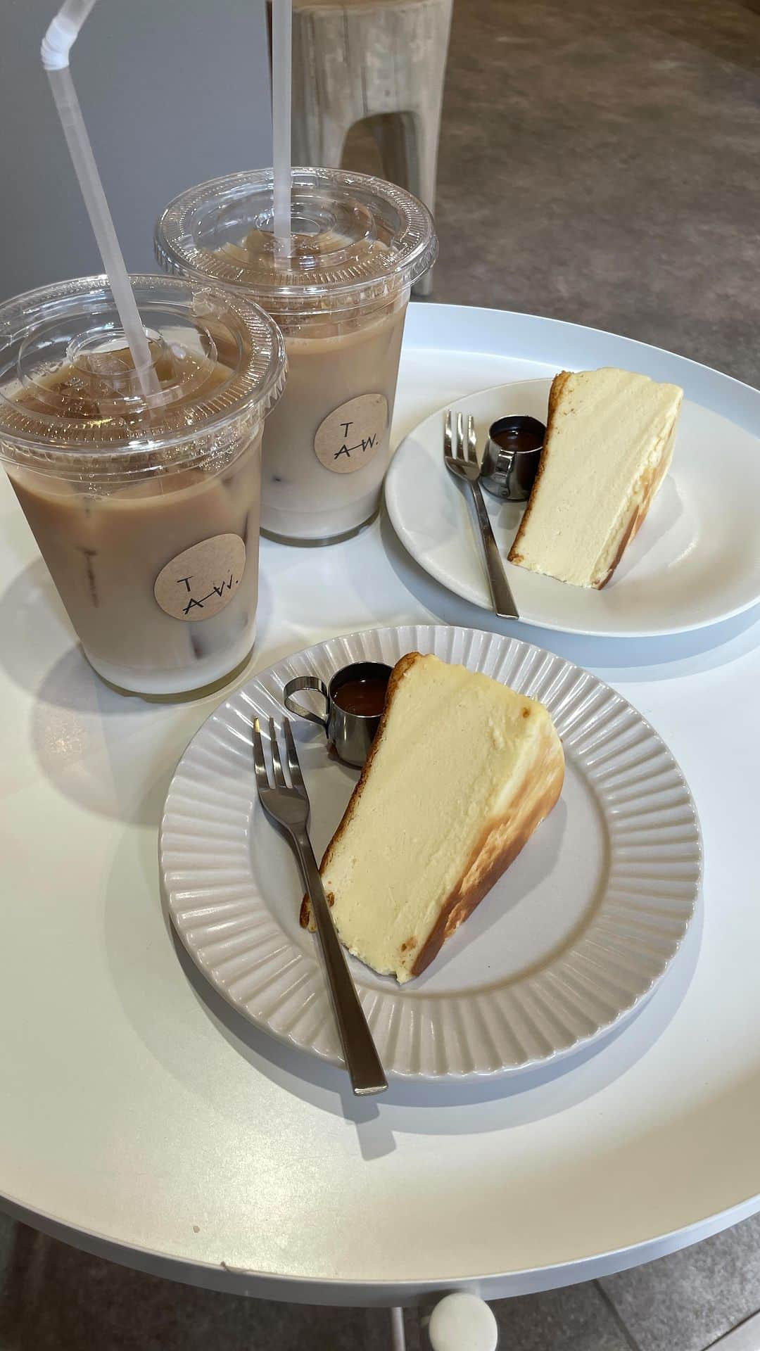 りょうくんグルメのインスタグラム：「東京で今一番オススメのチーズケーキが食べられるカフェまとめ。 Tokyo cheese cake selection!!!  ①cois espresso club 新宿御苑前 ②TAW. 高円寺 ③sputnik 代官山」