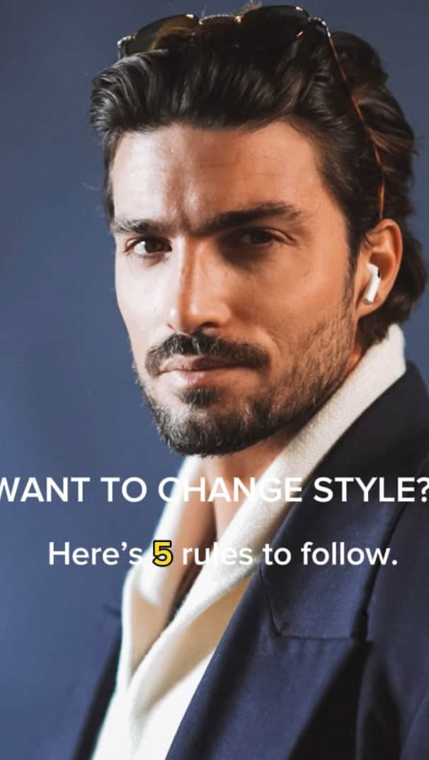 Mariano Di Vaioのインスタグラム：「5 **simple** rules 👇🏾   We know it’s a struggle to see people dressing well, with great sense of style that we would like for our selves, but somehow don’t feel like it suits us or we’re meant for it.  Let’s break it down :  1) Respect the comfort zone: In order to change in life we need to step out the comfort zone, but it’s not like being lazy and having to work out, that’s a personal and internal struggle. In this case it’s harder cause changing style means having to face uncomfortable situation, and while “dressing well” should be something that help us in social situations, when facing a style change this has the opposite effect, making us feel awkward and observed.  My personal suggestion is try new things while by yourself.  Yes, the first time I ever wore a double breasted jacket I was alone at home and started wearing it while being at the computer, while being on the phone and talking to my family, that way I broke the walls of insecurity being able to enjoy myself out with people and actually feeling “cool” the way I wanted with what I wanted, so step out the comfort zone but respect it, don’t forget that clothing should be fun and enjoyable.  2) copy and paste: don’t be scared to take someone’s outfit and copy head to toe. Fashion si about sharing and confronting with a passion that we all have in common, I started my journey because I wanted to Help people feeling better dressing the way they want, and having people “copying” my outfit is part of it and great honor, so that’s a great way to start. If you see someone you like the style, just go straight at it.  3) add personal details: adding a touch that represents you makes you feel more comfortable in the new wardrobe looks and makes the transition easier. (Sunglasses or accessories in general are a big help)  4) Stay in your color zone: if you have to step out the Comfort zone, you have to stay in the color zone, we know after a while what’s colors suits us the best, and when changing style (like going for a more skinny look to a more relaxed one) staying in the color zone is a big help.  5) be honest with yourself and your friends bout you trying on new styles, it breaks the ice.   Yours MDV」