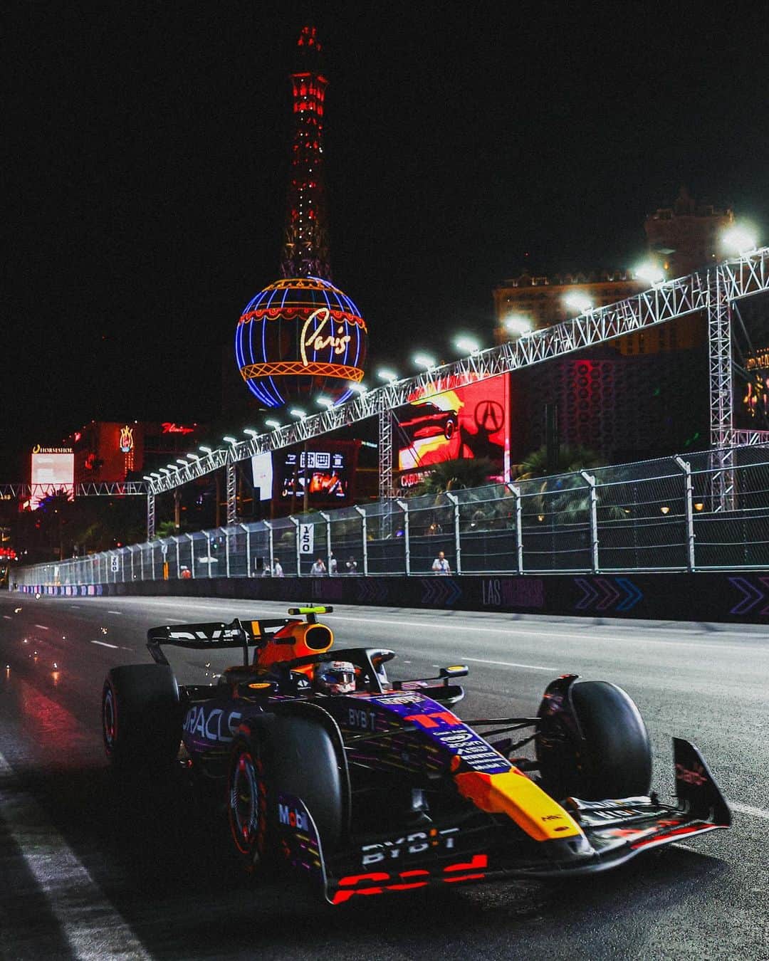 セルジオ・ペレスのインスタグラム：「Not the qualifying we hoped for, we'll push hard in tomorrow's race.  No fue la calificación que queríamos, empujaremos fuerte en la carrera de mañana.  #SP11」