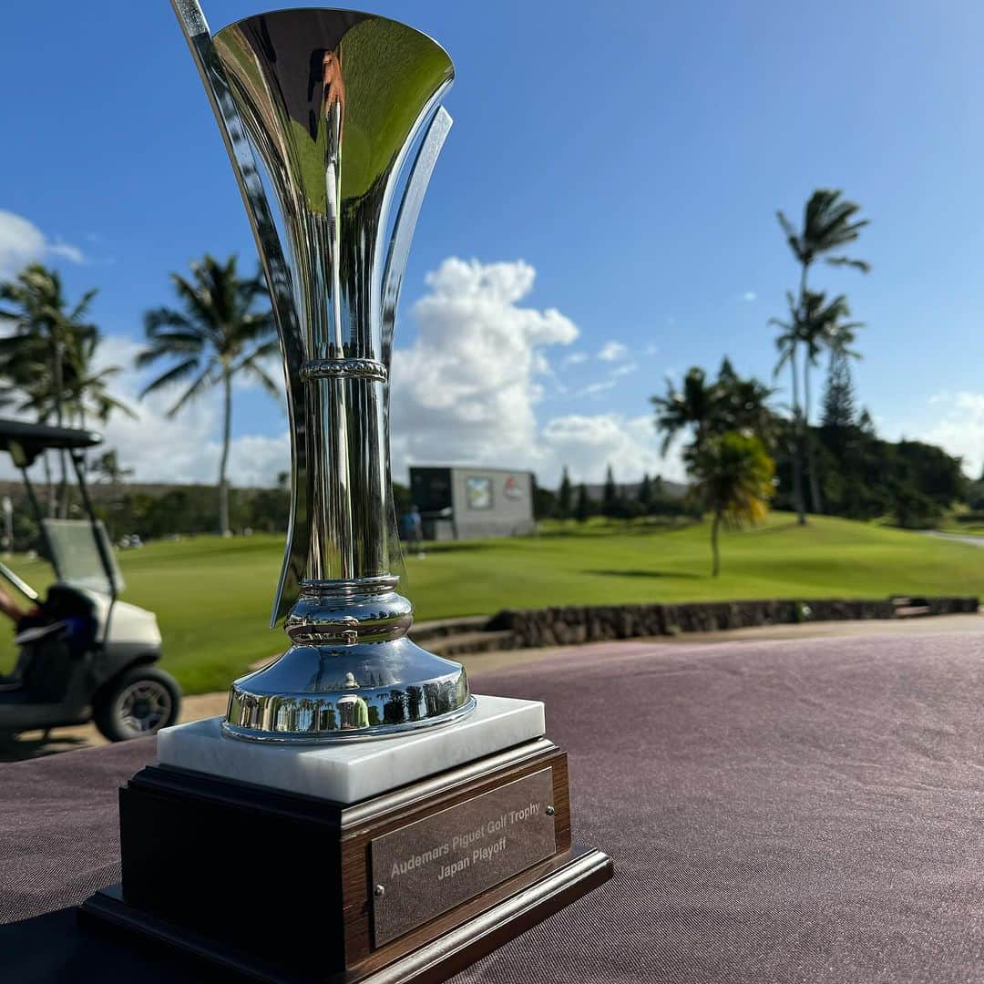 友永真也さんのインスタグラム写真 - (友永真也Instagram)「今回はオーデマピゲのゴルフ大会 🤙play-off in  Hawaii⛳️  東京チームvs名古屋チームに別れて、それぞれの名誉を掛けて戦う熱いバトルです🏌️  結果、東京チームの勝利となりました🏅  コンペにはビジェイ・シン選手も来て下さり、最高に楽しく贅沢な時間を過ごさせて頂きました😆🌟 @vijaysinghgolf   世界最高峰の選手の目の前でスイングするだけでも恐れ多いと思いました💦  同じ趣味を持つ仲間たちが集まり、勝利の為に一致団結して支え合った最強の東京チームでした👍  これからもより本気でゴルフに取り組んで行きたいと改めて思いました🏌️  しんめぐコンペ開催するので、皆様練習お願い致します🏌️⛳️🏌️‍♀️」11月18日 19時17分 - tomonaga_shinya