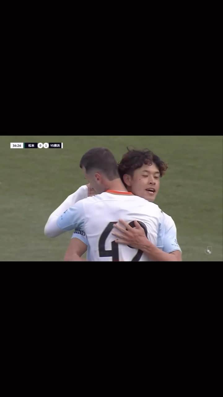 横浜スポーツ&カルチャークラブのインスタグラム：「. 🔵GOAL🟠  本日のゴールシーンをお届け⚽️  前半37分  #中里崇宏 選手のコーナーキックから#佐藤大樹 選手が頭で合わせ先制⚽️  👉次節 —ホーム最終戦— 📅11/26（日）13:00ko 🆚#AC長野パルセイロ 🏟#ニッパツ三ツ沢球技場  #yscc #Ｊ３ #Ｊリーグ #jleague #j3 #スポーツを未来へ繋ぐ #Ｊリーグ #2023 #横浜 #本牧 #soccer #サッカー #sports #bonera」