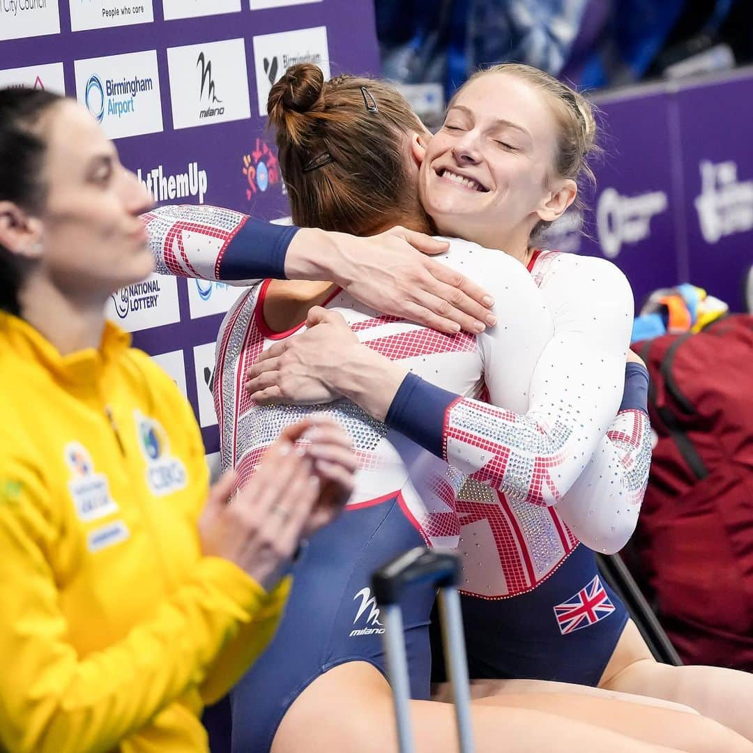 ブライオニー・ペイジさんのインスタグラム写真 - (ブライオニー・ペイジInstagram)「🌟World Champion in front of a home crowd!!!🌟🥹🇬🇧  Where to even start! These championships have been filled with moments to cherish forever.  Being part of this team has been amazing & so inspiring, from DMT women winning their first team🥇, DMT men team🥉, TUM W🥇🥈🥉, TUM M🥈🥉, SYN M 4th, TRA M team🥉, to us qualifying each eligible discipline 🇬🇧 to the World Games 2025 & 2x Olympic quota places for trampoline by Zak & Izzy! to Laura rejoining the team after becoming a mum earlier this year, to the debutants, “oldies” & those returning from injuries.   🙌🏻 Most importantly you are all wonderful people & I am so inspired by all of you.  My personal highlights:  ⭐️ performing my PB routine in prelims (57.21) in front of the home crowd.  ⭐️ Qualifying into the finals by the smallest of margins (0.01) alongside @izzy.songhurst into her first Worlds finals where she earnt a quota spot for Team GB to the Paris Olympics! And then going on to compete in the finals with my teammate, celebrating our final routines together with all our friends & families watching!  ⭐️ hearing the roar of the crowd and rumble beneath my feet, taking the moment in and smiling before stepping onto the trampoline 4 times on Sunday finals day. (and our teammates Laura & Andrew being with us on the competition floor for the synchro events).  ⭐️ Izzy & I hitting a PB routine to lead prelims & then starting finals day with a synchro🥉our first world championships medal in synchro together!  ⭐️ All-round team 🥉 to finish the competition week 🥹🥹🥹  ⭐️ Game nights, including being taught(ish) a new card game by Pete 😂 & winning a certain special round of The Crew after many many attempts! @louisebrownsey 😂  AND OF COURSE:  🌟🥇 Becoming World Champion with my 3 triff-miller routine in front of a massive home crowd!  ~~~~~  With every athlete there are thousands part of the journey helping us to perform the way we hope to. Thank you to my personal coach @brian_camp_consulting & all the support from my teammates, coaches & members of @pooletrampoline you have welcomed me in so beautifully & I am absolutely loving training there! And to…(continued in comments as caption is too long 😅)…」11月18日 19時26分 - bryony_page