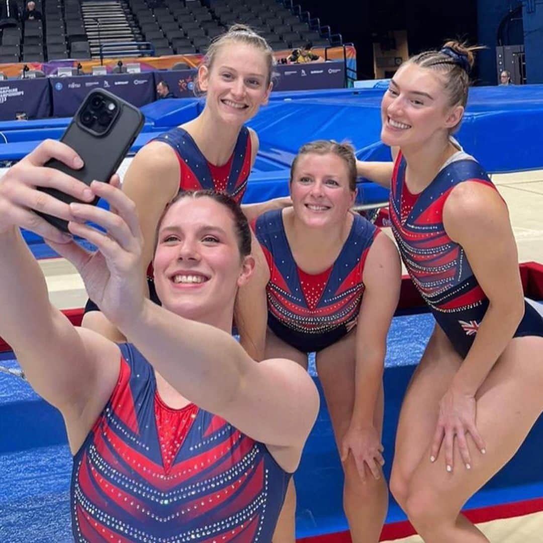 ブライオニー・ペイジさんのインスタグラム写真 - (ブライオニー・ペイジInstagram)「🌟World Champion in front of a home crowd!!!🌟🥹🇬🇧  Where to even start! These championships have been filled with moments to cherish forever.  Being part of this team has been amazing & so inspiring, from DMT women winning their first team🥇, DMT men team🥉, TUM W🥇🥈🥉, TUM M🥈🥉, SYN M 4th, TRA M team🥉, to us qualifying each eligible discipline 🇬🇧 to the World Games 2025 & 2x Olympic quota places for trampoline by Zak & Izzy! to Laura rejoining the team after becoming a mum earlier this year, to the debutants, “oldies” & those returning from injuries.   🙌🏻 Most importantly you are all wonderful people & I am so inspired by all of you.  My personal highlights:  ⭐️ performing my PB routine in prelims (57.21) in front of the home crowd.  ⭐️ Qualifying into the finals by the smallest of margins (0.01) alongside @izzy.songhurst into her first Worlds finals where she earnt a quota spot for Team GB to the Paris Olympics! And then going on to compete in the finals with my teammate, celebrating our final routines together with all our friends & families watching!  ⭐️ hearing the roar of the crowd and rumble beneath my feet, taking the moment in and smiling before stepping onto the trampoline 4 times on Sunday finals day. (and our teammates Laura & Andrew being with us on the competition floor for the synchro events).  ⭐️ Izzy & I hitting a PB routine to lead prelims & then starting finals day with a synchro🥉our first world championships medal in synchro together!  ⭐️ All-round team 🥉 to finish the competition week 🥹🥹🥹  ⭐️ Game nights, including being taught(ish) a new card game by Pete 😂 & winning a certain special round of The Crew after many many attempts! @louisebrownsey 😂  AND OF COURSE:  🌟🥇 Becoming World Champion with my 3 triff-miller routine in front of a massive home crowd!  ~~~~~  With every athlete there are thousands part of the journey helping us to perform the way we hope to. Thank you to my personal coach @brian_camp_consulting & all the support from my teammates, coaches & members of @pooletrampoline you have welcomed me in so beautifully & I am absolutely loving training there! And to…(continued in comments as caption is too long 😅)…」11月18日 19時26分 - bryony_page