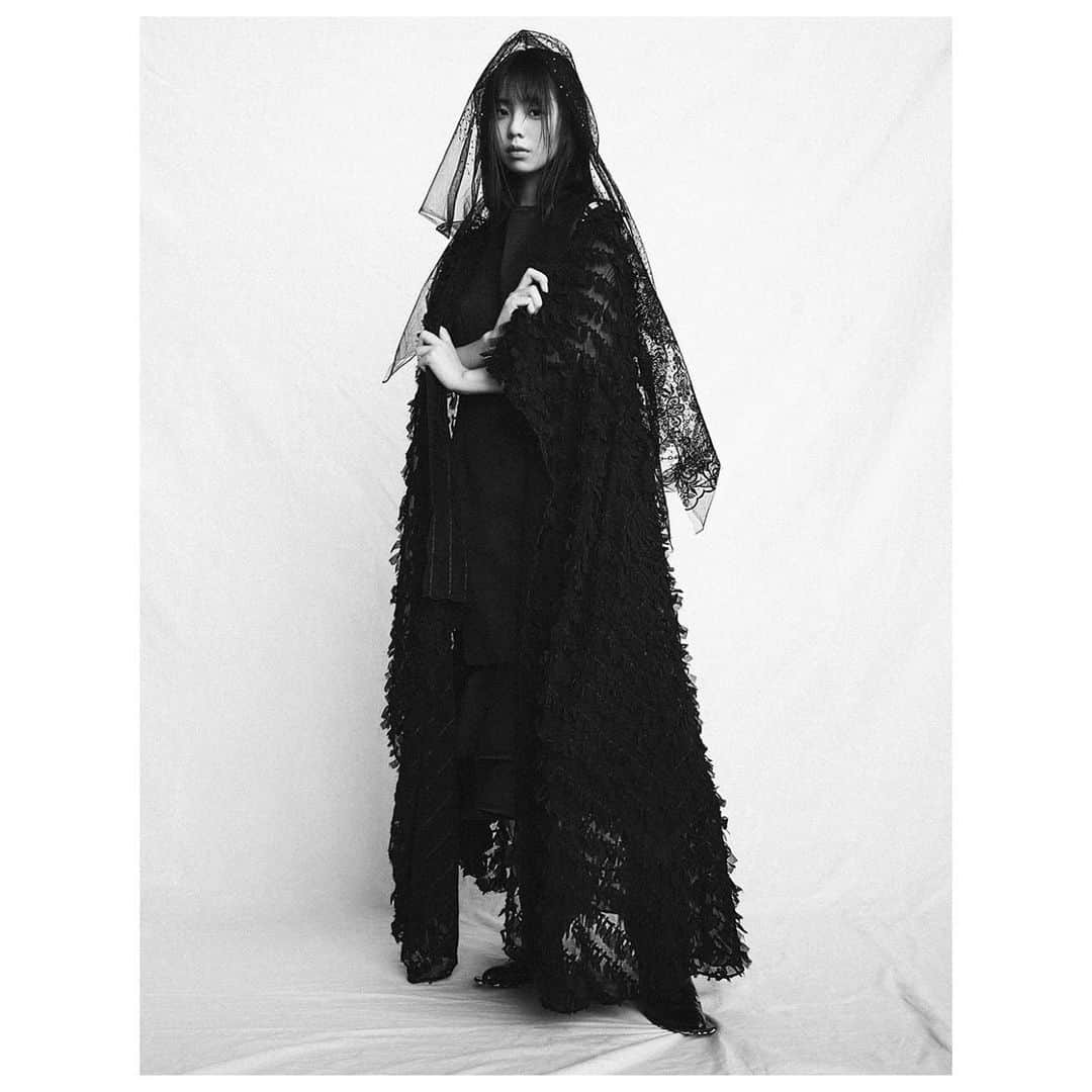 菊地姫奈のインスタグラム：「dazedkorea12月号に掲載して頂きました！韓国での初めての撮影…是非チェックよろしくお願いいたします·͜· ︎︎ᕷ」