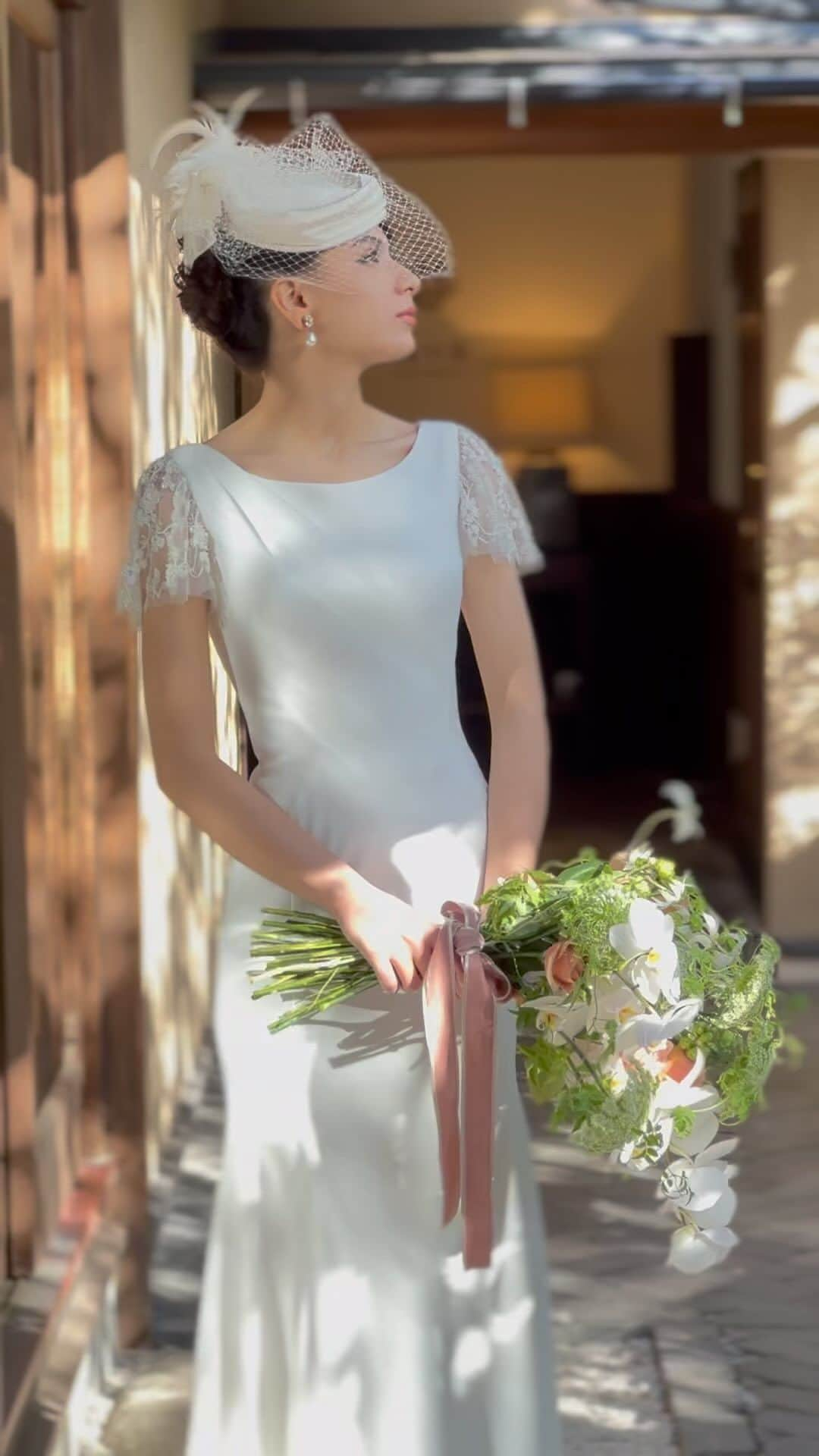 萬屋本店のインスタグラム：「大正ロマン　“Taisho Roman” “WEDDING DRESS” a short period flourished in Japan after the opening the country.  日本の伝統的な和装文化と、西洋から取り入れた洋装文化が融合する大正時代。 そんな華やかで、ロマン溢れる時代に生まれた萬屋本店  その時代を彷彿させる萬屋本店オリジナルのウェディングドレス  #鎌倉	 #大正ロマン	#和婚	#萬屋本店	#鶴岡八幡宮	#結婚式	 #プレ花嫁	#ウェディング	#結婚式準備	#花嫁　#ウェディングドレス	#リゾート婚　#大正浪漫 #鎌倉結婚式 #和装 #アンティークドレス  #realwedding #realbride #japanwedding #bridestyle #kimono #kimonostyle #bridalfashion #kamakura #japanstyle」