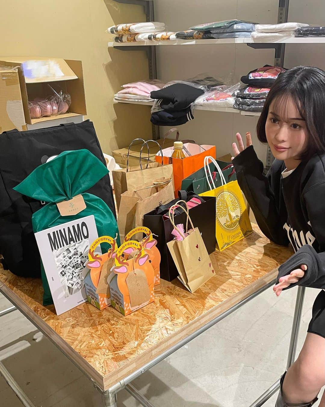 MINAMOさんのインスタグラム写真 - (MINAMOInstagram)「今日はソソポップアップイベントin大阪でした♥︎大阪、東京からも絶え間なくファンの皆さんに来店していただき、とっっても嬉しかったです！！ お久しぶりの方も、初めましての方にもたくさん会えました➰💗 来てくれてありがとうございました！🍒ﾊﾋﾟﾊﾋﾟ」11月18日 19時39分 - minamo_j