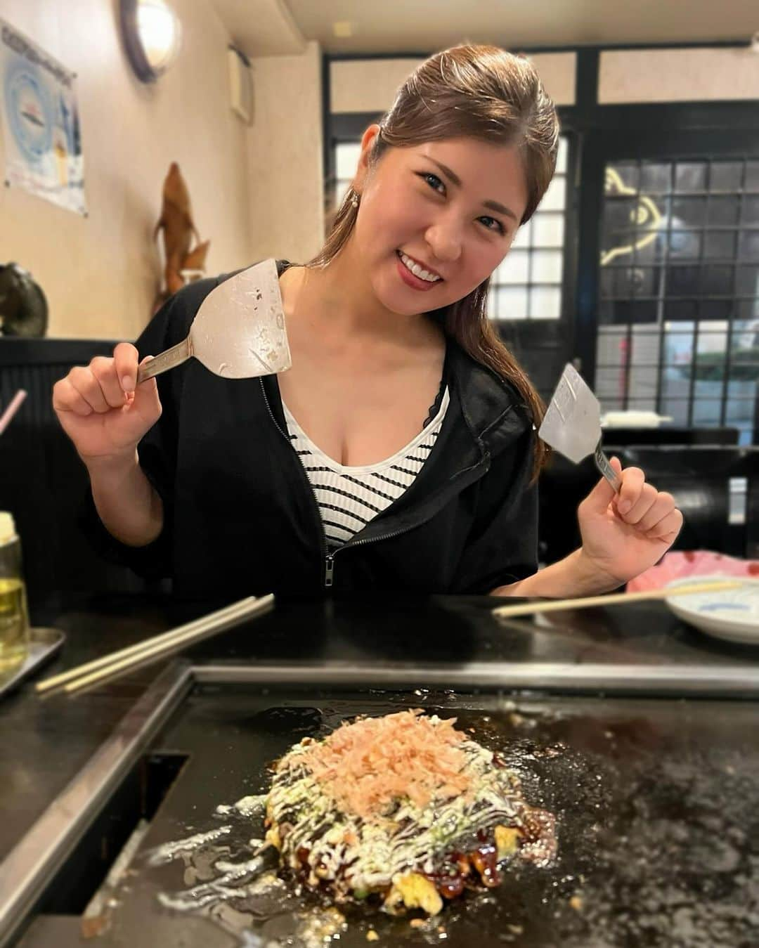 まいまいさんのインスタグラム写真 - (まいまいInstagram)「お好み焼きっ❤️ 妹とサクッとお好み焼きした日😚 何ヶ月前の？って感じだけど笑  この時寝起きだったから顔がアンパンマン😃 珍しく妹ちゃんの写真も💕  #まいごるふ#まいぐるめ#ゴルフ女子#グルメ女子#グルメスタグラム#グルメ#お好み焼き#もんじゃ#maigolf#golfer#gourmet#okonomiyaki#마이고루후#미식」11月18日 19時39分 - ___maigolf___