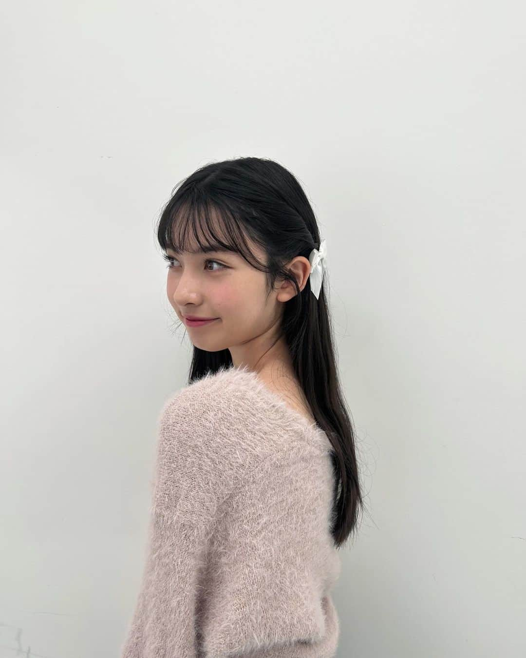 川原美杏さんのインスタグラム写真 - (川原美杏Instagram)「‪‪☺︎‬ ニコラ12月号『おろしヘア 格上げコモノ』のオフショです〰️🎀  寒くなるとおろしヘアが多くなる！おろしヘアをもっとかわいく変身させるアクセをつけて絶対に盛れるヘアスタイルを紹介してます💕  1ページの大きなカット盛れて嬉しかった😽ぜひニコラ12月号チェックしてくださいー！  #ニコラ #nicola #ニコモ #ニコラ12月号発売中 #川原美杏」11月18日 19時40分 - kawahara_mian_official