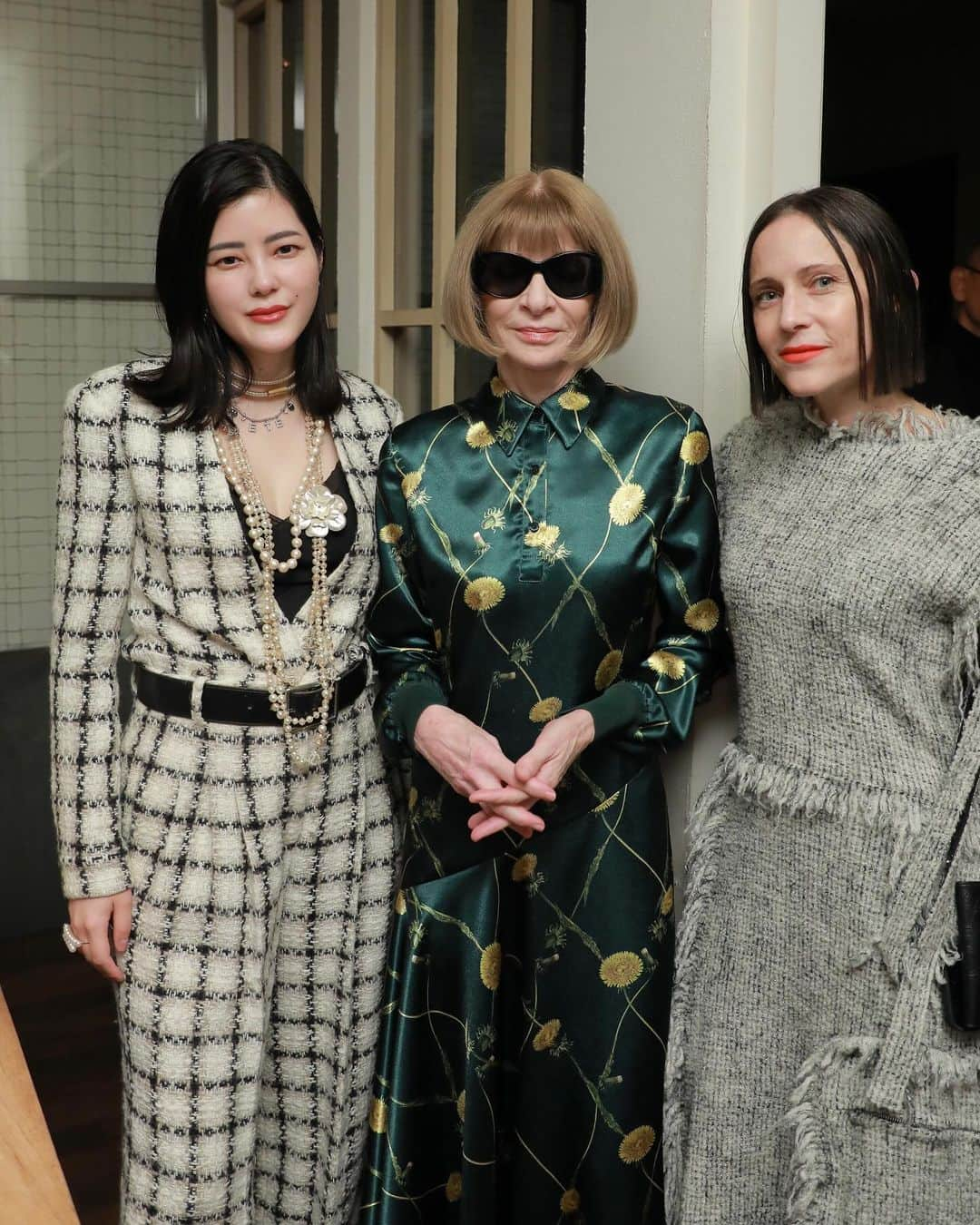 庄司夏子さんのインスタグラム写真 - (庄司夏子Instagram)「As a Chef and Artist,Such a honor to meet Anna Wintour, editor-in-chief of American @voguemagazine Vogue and the chief content officer of Condé Nast, is widely regarded as the most influential figure in fashion. And Thank you @voguejapan  for the greatest articles and supporting this tough situation of culinary industry in Japan 💪 (Swipe to see some of our past articles with Vogue I picked :))  (Btw It was hardest thing to think dress code for this moments 🫣)」11月18日 19時45分 - natsuko.ete