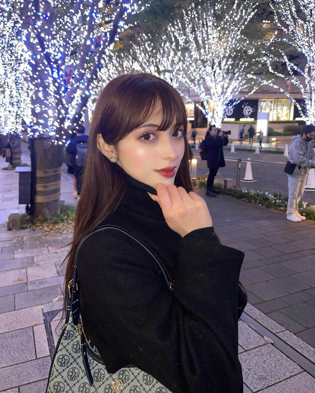 エブラヒミ椎菜さんのインスタグラム写真 - (エブラヒミ椎菜Instagram)「・ It's the season❄️✨️  #六本木 #六本木ヒルズ #イルミネーション #けやき坂 #クリスマス #instagram #instagood #instalike #ootd #좋아요그램 #좋아요반사 #좋아요테러 #좋반 #오오티디룩#いいね返し #단발머리 #미용실 #데일리룩 #머리스타그램 #좋아요폭탄 #팔로우미 #셀카 #셀끼꾼 #01년#01」11月18日 19時45分 - sheena.621