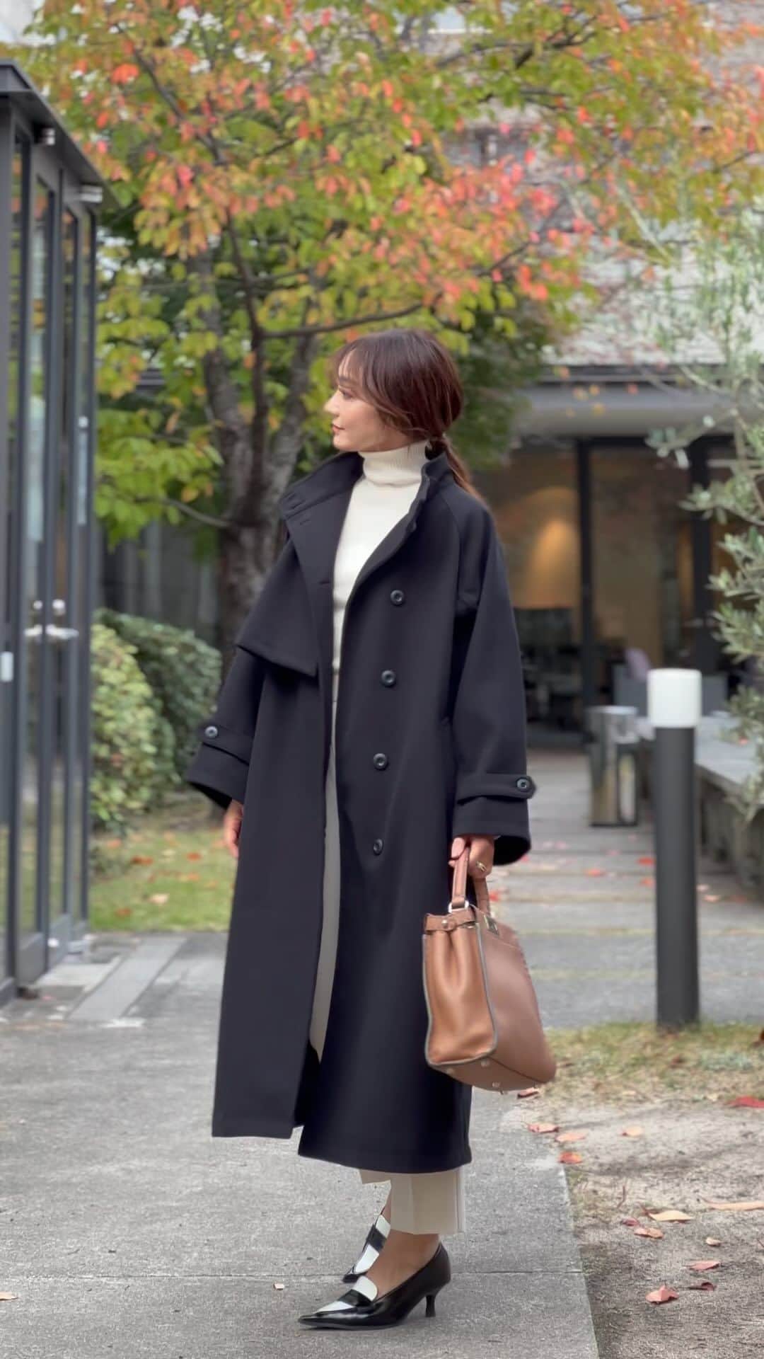 yoko178loveのインスタグラム：「#coordinate  スタンドネックとヨークデザインが ハンサムな印象のコート  コートが主役だから 中はホワイトコーデでシンプルに✨  coat  @nostalgia_jp @nostalgia_zozotown  knit  #plst pants  #paseosfovlyoko  bag  #fendi   #nostalgiajp #ノスタルジア#pr#noszozo #モノトーンコーデ #大人カジュアル #casual#オトナカジュアル #冬コーデ #fashion」