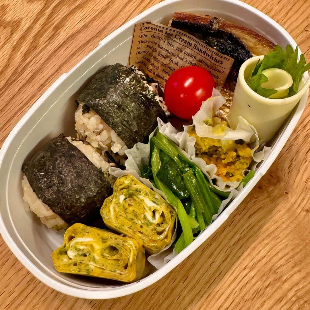 おちあやこさんのインスタグラム写真 - (おちあやこInstagram)「今日の娘弁当。  久しぶりの弁当投稿。  娘はアウトドアクラブのお泊り例会 ご機嫌で出掛けていきました。  写真2枚目は、昨日の夫ご飯。 マカロニグラタン（生協食材セット） オクラおかか和え 卵焼き 赤穂の生牡蠣  そして、今日は娘がいない時の大人の遠足。  尾道を目指して、まずは倉敷。 ダウンジャケットでちょうど良いくらいの気温です。  #今日の娘弁当 #今日のお弁当 #お弁当 #弁当記録#大人の遠足#倉敷#倉敷美観地区」11月18日 19時58分 - ayako_ochi_fukuoka