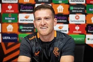 スティーヴン・デイヴィスさんのインスタグラム写真 - (スティーヴン・デイヴィスInstagram)「A huge honour to be asked to step in and be interim manager @rangersfc at a difficult moment. An experience that I learnt a lot from and will always cherish.  Thank you to the club for putting there trust in me and to the fans and all the staff for the support you all showed me during this short period. Was great to work with @philippeclementofficial and it’s been a really encouraging start for the team under his tenure and like you all I hope it will be a long & successful partnership and I know that’s what he alongside his staff will demand everyday.  Excited to see how it develops as I continue my rehab. 💙」11月18日 20時07分 - s_davis_8
