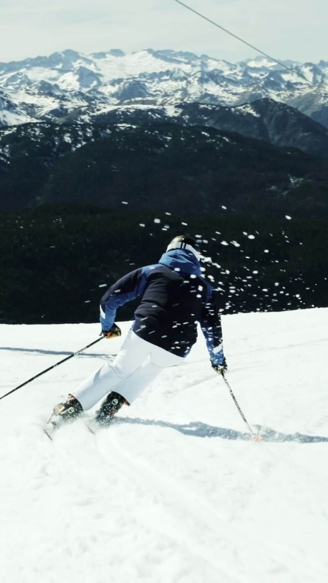 Descenteのインスタグラム：「Maximize your comfort on the slopes this ski season with DESCENTE’s 2023/2024 insulated jacket. The jacket has been made with a breath ventilation system, and advanced 4-way Stretch Fabric in our signature minimum pattern S.I.O design, minimizing seams to give you a tailored fit, and a luxurious look and feel.   The jacket also features a back pocket, waterproof zippers, pass holder pocket, and quick wrist adjusters for maximum convenience. It comes in seven different colors to suit every taste!  #descente #designthatmoves  #descenteski #skiwear #skireel #skigear #ski #skier #skilife #sportfashion #skiseason #wintersport」