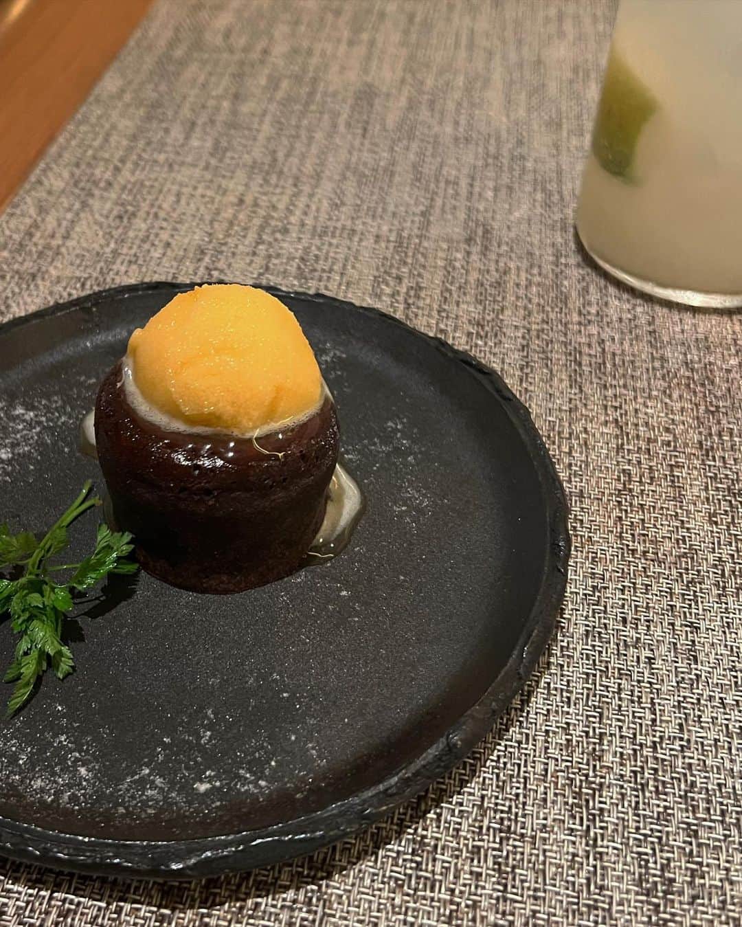 森山紗希さんのインスタグラム写真 - (森山紗希Instagram)「ベトナム料理を食べた日。 デザートもほんっとに美味しくてリピート確定✊  この日はあったかくてニット一枚でお出かけ🌙 前だけタックインしてゆるっと。 Knit @bonjoursagan   #ベトナム料理  #渋谷グルメ  #渋谷ディナー  #宮下パーク  #ニット  #bonjoursagan #bs_style #ボンサガ」11月18日 20時01分 - morisaki0404