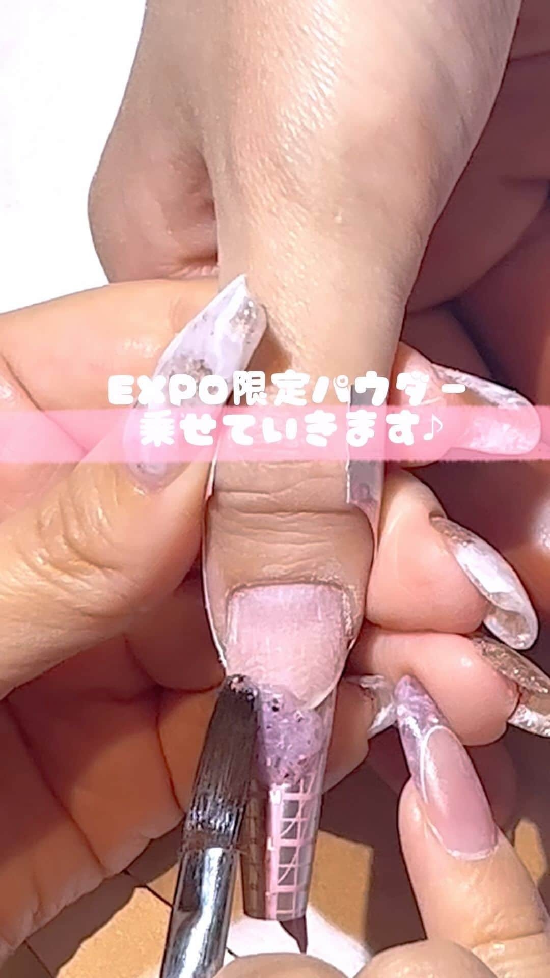 黒崎えり子のインスタグラム：「MoreCouture TOKYO NAIL EXPO2023限定パウダーを使ったネイルデザイン✨ @morecouture_jp   Designed by Yuumi Nagai @yuumi.na   様々な大きさのラメが可愛い雪をイメージしたスノーピンク♡♡ 会場ブースにて限定発売です！  #tokyonailexpo2023 #アクリルパウダー #ラメパウダー #東京ネイルエキスポ2023 #スカルプチュアネイル #ラメネイル #アクリルスカルプ #erikonail #erikonailOMOTESANDO #nailsalon #nails #naildesign #nailstagram #nailart #エリコネイル #ネイルサロン #表参道ネイルサロン #ネイル #ネイルデザイン #ネイルアート」