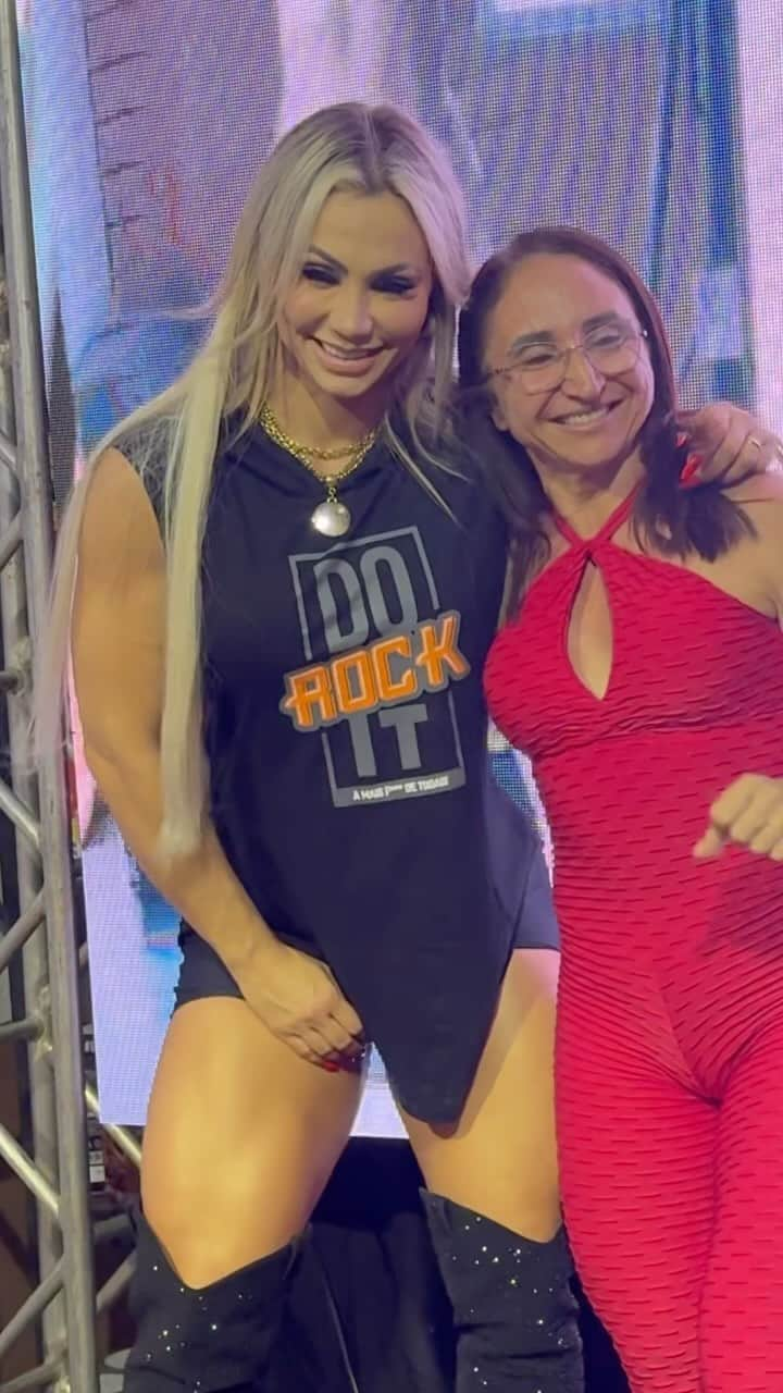 Vivi Winklerのインスタグラム：「Obg @dsnsuplementos por esse encontro ÍMPAR!!! Que loja incrível, que energia boa das pessoas envolvidas . Obg por me receberem tão bem assim. Teresina vai deixar saudades aqui viu 🥰 . Mais um encontro por @rockfoodoficial」