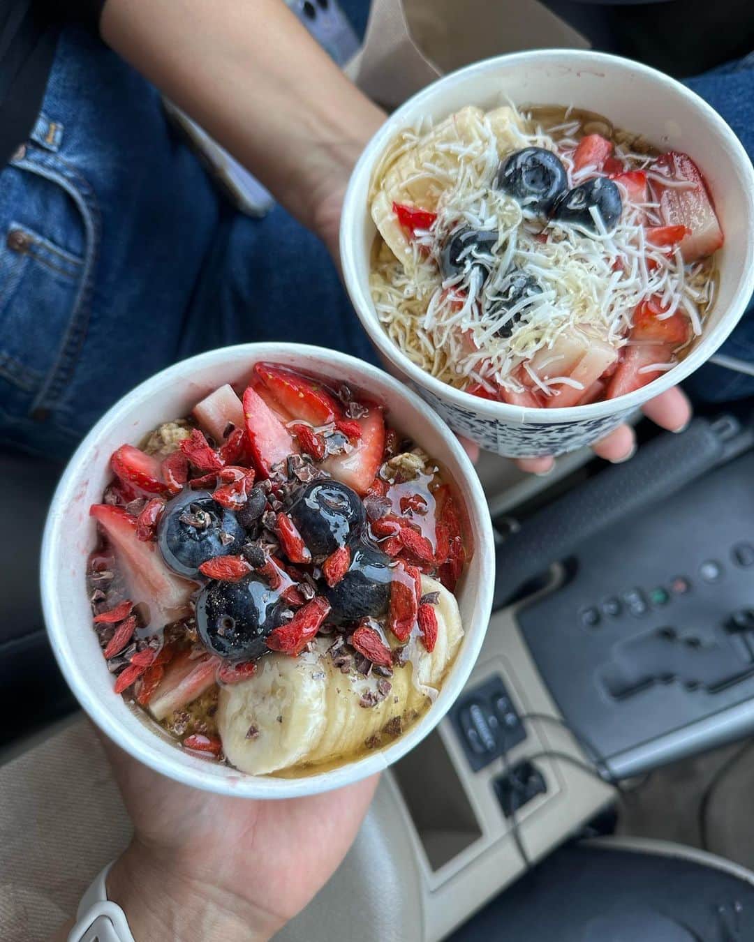 ちゃぴさんのインスタグラム：「LAで食べたもの！😋🇺🇸 現地で仲良くなったお友達にたくさん連れてってもらって幸せやった✨  メキシコ料理と地中海料理にハマった！ ほんで、久々の出汁の効いた韓国料理が美味しすぎたぁぁあ」