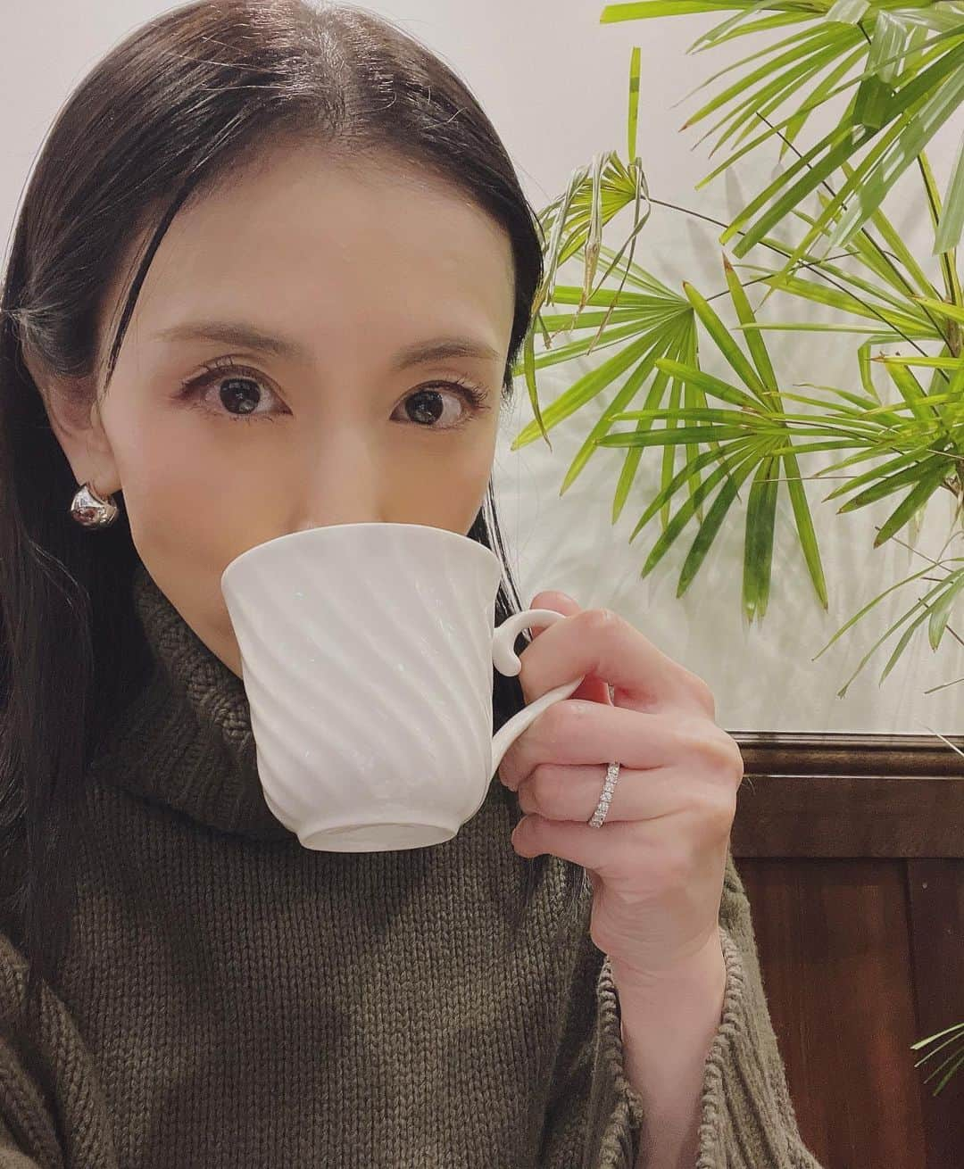 雛形あきこさんのインスタグラム写真 - (雛形あきこInstagram)「ちょっと一休み 喫茶店て良いよね #カフェも良いけど喫茶店も好き」11月18日 20時17分 - akiko_hinagata