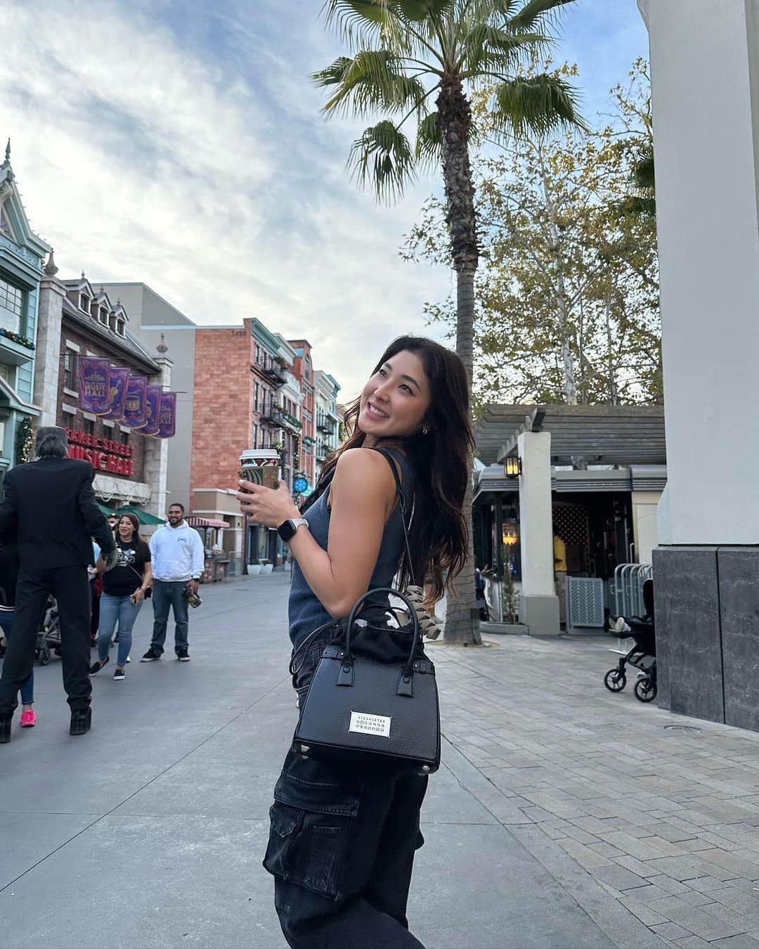 ちゃぴさんのインスタグラム：「アメリカでユニバデートしてきました🫢🇺🇸笑 親以外になぎさ呼びされるの久しぶりで緊張しました。wwwwwwwww」