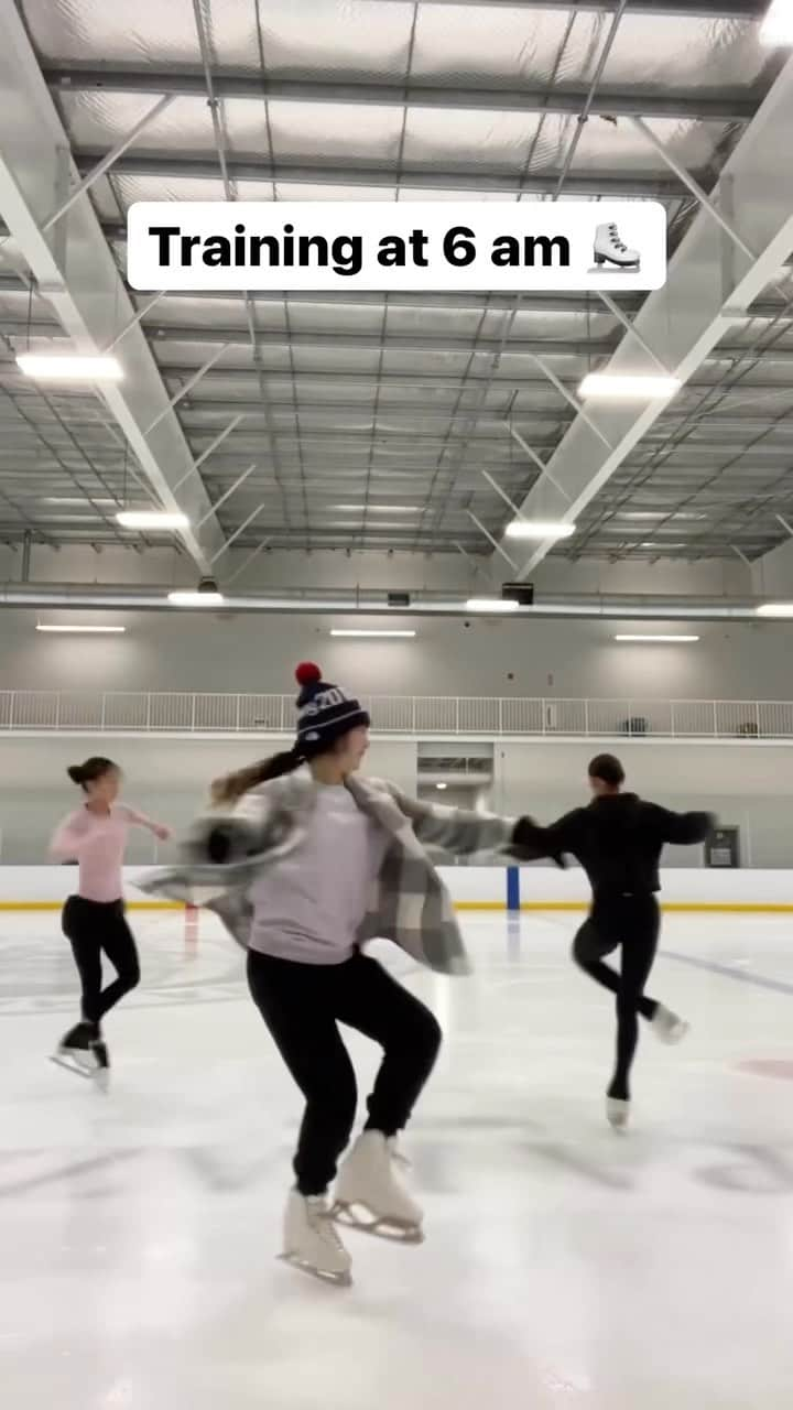 長洲未来のインスタグラム：「It’s worth waking up at 6am when you have training buddies like this. 😍⛸️   🎥: @mirainagasu   #GPFigure I #FigureSkating」