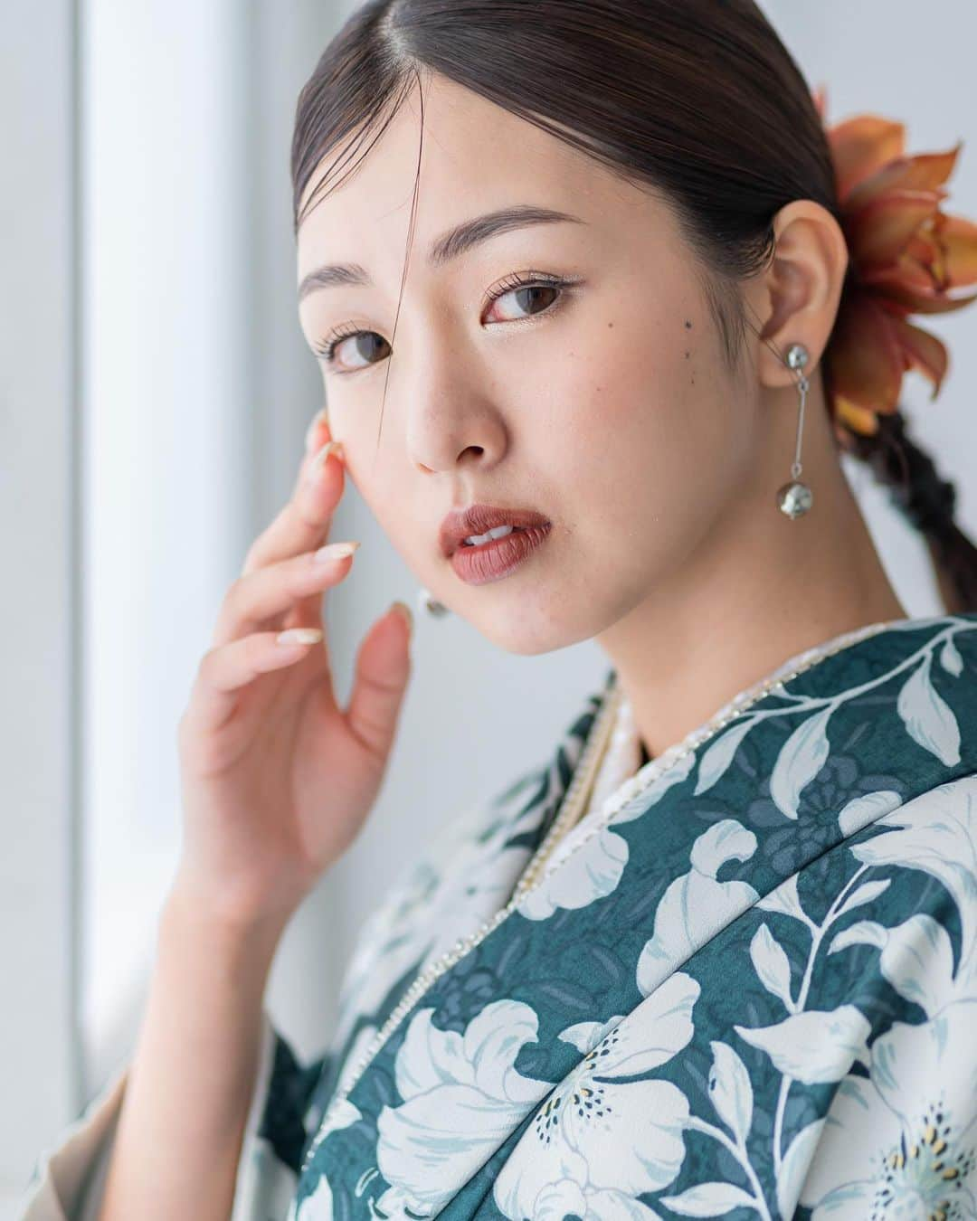 津田萌夏さんのインスタグラム写真 - (津田萌夏Instagram)「.  @tokimo_kimono   photo @otsu.sg  h&m @serlia07 @misaco_1130   ホワイトのアイライン🤍 .  . . . .  . . . . #卒業袴 #袴 #袴ヘア #袴ヘアアレンジ #袴レンタル #tokimo #振袖 #和装モデル #袴モデル #袴展示会 #ヘアメイク #卒業袴 #生花ヘアアレンジ #生花 #緑袴 #着物」11月18日 20時31分 - 168.tsuda