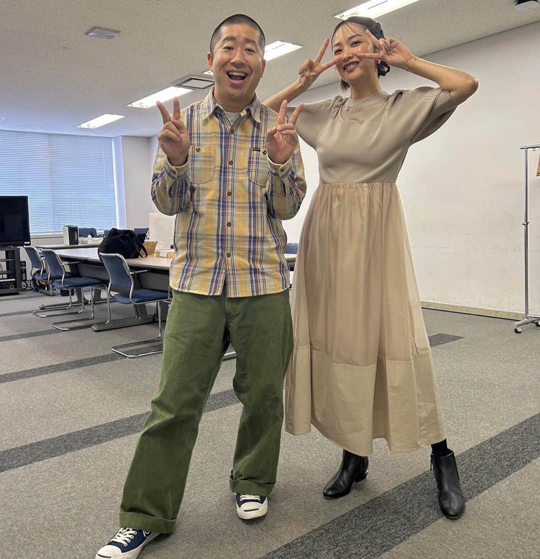 中上真亜子のインスタグラム：「久しぶりの澤部さんにも会えた☺️！  恐る恐る挨拶したよ、懐かしかったよ 楽しい九電さんのイベントだったよ🥺🌈  終わって浮かれて山クラゲを食べに サガハツ行って乾杯した🍻たびちゃん ありがとう☺️  そして今日は久しぶりにYouTubeを アップさせてもらうよ🥺🍺早希との呑み動画🙃🫶  アップされたらストーリーズにあげるので、飛んで頂けたら嬉しいです🥳！遅れててごめんなさい🥺🙏」