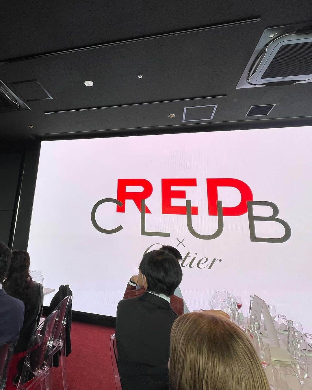 髙橋航大さんのインスタグラム写真 - (髙橋航大Instagram)「・ RED CLUB × Cartier のグローバルアワードである、Young Leader Award 2024にご招待頂き参加してきました。 ⁡ 「どんな社会課題に向き合いたいか」 「どのスケールを目指しているか」 「どうして君がやるのか」 ⁡ そんな問いはきっと全ての起業家が向き合う最初の問いであり、そこに共感して役職員が集まり一緒に夢を追える。僕はそんなスタートアップ界隈が好きだし、様々な起業家と出会う中で旗を掲げて進んでいる起業家は皆んな本当にカッコいいなと心底感じています。 ⁡ と同時にグローバルな起業家の数は日本の課題のひとつです。そこにテコ入れをするCartier Japanさんのこういった活動ももっと広まってほしい💎(YLAは毎年日本や世界各国で実施されています。気になる方は是非チェックしてしてみて下さい。) ⁡ 昨年、美紀さん(@mikiozaki_ )や黄さん(@haohaohaokun )も参加されていて気になっていたので、参加できてとても光栄でした。 お互いにただの大学生の時に知り合った後輩も、今ではweb3領域で数百億円単位の資金調達をしていたり、人材領域で大活躍している知るカフェの先輩にもお会いできたりと本当に濃い1日。 ⁡ グローバルには高い志を持ったとてつもない起業家がウジャウジャいるのだなという事に気づかされ、改めて自分の志を見つめ直して再スタートしないといけないなと思わされる1日でした。 ⁡ 全起業家、リスペクト。 ⁡ #Cartier #REDCLUB #カルティエ #東京タワー #TokyoTower #スタートアップ #startup #グローバル #Global」11月18日 20時38分 - kodai_takahashi._