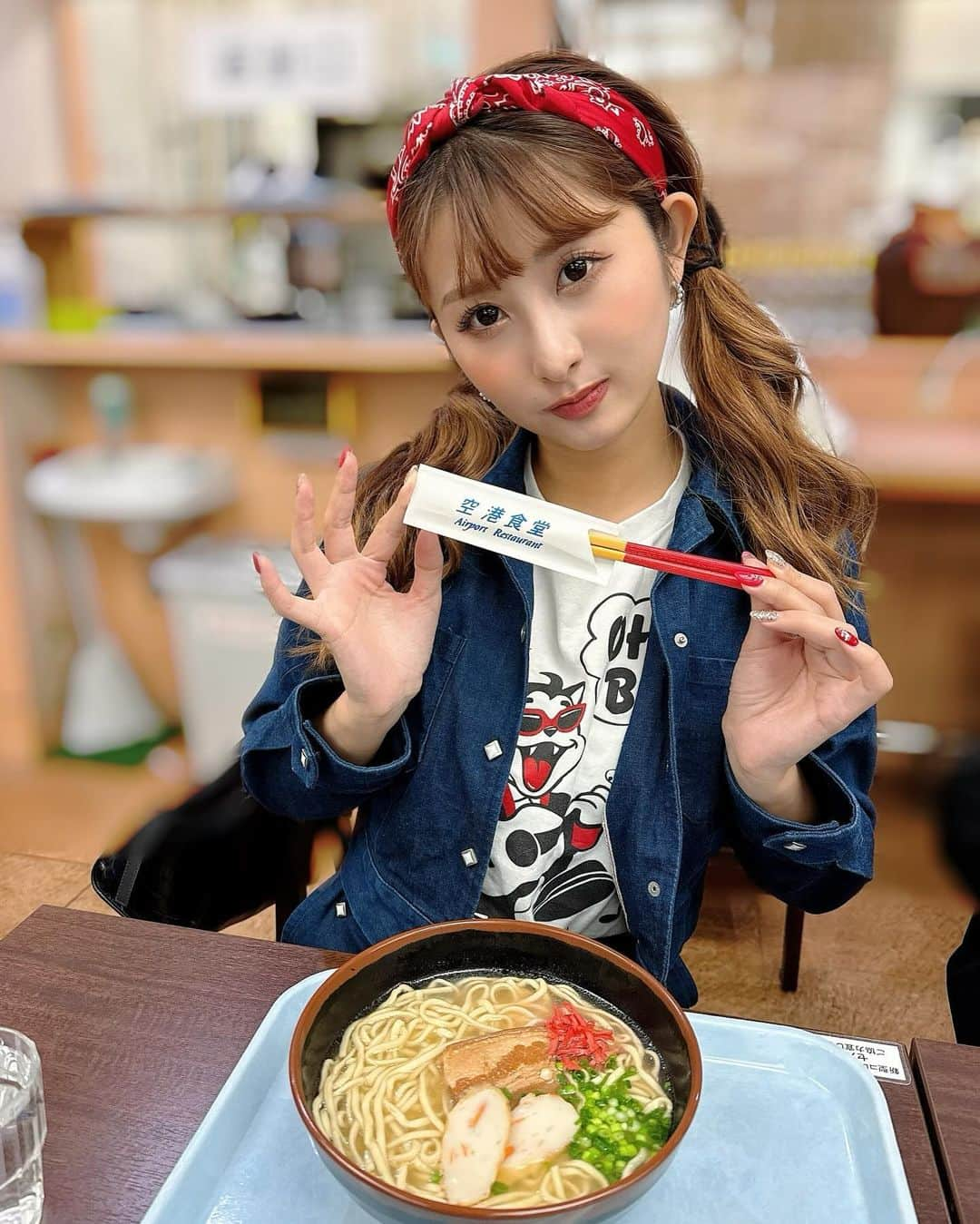 青野美沙稀さんのインスタグラム写真 - (青野美沙稀Instagram)「空港で食べた沖縄そば🤍  #沖縄 #okinawa #空港食堂 #沖縄そば #沖縄グルメ #沖縄料理」11月18日 20時38分 - misaki_aono