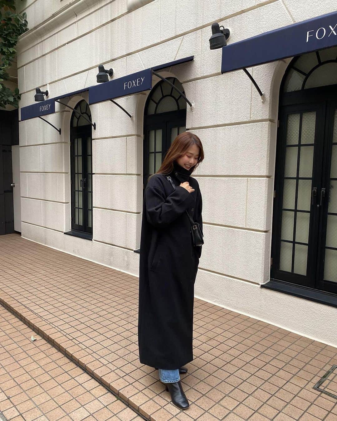 ᴱᴸᵞのインスタグラム：「winter prep 🖤  少し前までアウター無くても平気だったのに (何なら半袖の日もあった) 急に寒くなってびっくり⛄️  寒すぎたのでスタンドネックにしてるけど、 このコート襟が3wayになるの！ どんなコーデにも合わせやすくて ◎  1000円オフクーポンもでてたよ〜 @riberry.official   #Riberry #Riberry_snap #zozotown #リベリー #ゾゾタウン」