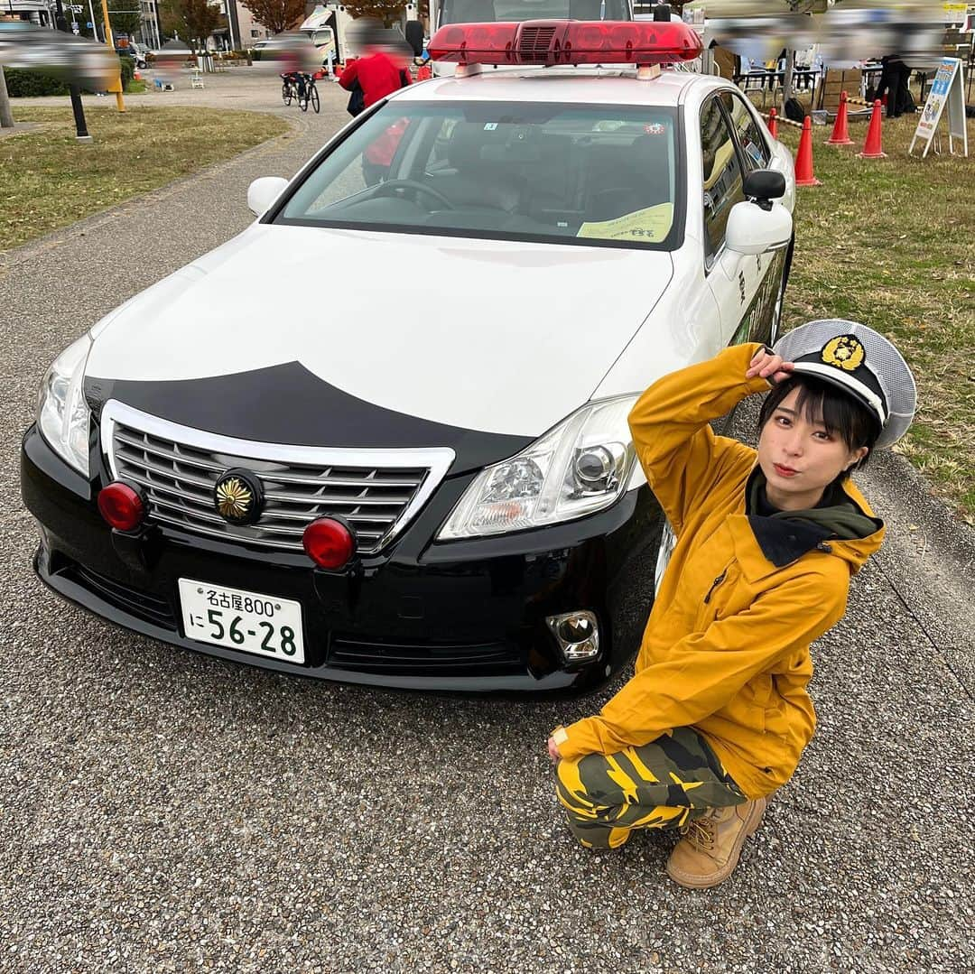 かほなんさんのインスタグラム写真 - (かほなんInstagram)「今日は名古屋市昭和区の川名公園にて「防災･減災 秋まつり in 川名公園」でした！  遊びに来てくれた方、ありがとう〜！！ ダイハツさんとタッグを組んで作った、さばいどる災害支援号 お披露目の日🚗✨  これから災害地や防災啓発のイベントに乗っていきます。 ダイハツさん、素敵な車を作って頂き、さばいどるの災害支援の活動に手助けをしてくださり、ありがとうございます。  ベースの車はアトレー！🚗✨ 災害支援用に改造して、専用の棚をつけたり、スピーカーやライトをつけてあるよ！ バール、チェンソー、投げる消化用具、ポータブル電源を積んでます！ 支援物資はアルファ米、缶詰、甘酒等！ また動画で詳しく紹介します！🫡✨  午前中は晴れていた今日のイベント、午後から突風の悪天候のため中止になってしまいました……が、安全第一🫡！！ 怪我をしてしまった方がいるのは心苦しいですが……今日の突風はひとつの学びとします。 会場全体で勉強させて頂きました。  そして2回目のステージに立てなかったのは歯痒いですが、リベンジは必ず！！ 皆さんにまたお会いできるのを楽しみにしております…！！😆  次のイベントは12/3 ホームセンターバロー羽島店インター店にて、防災体験フェスタ！ こちらも防災系のイベントなので、会いに来てくれたら嬉しいです😆✨ もちろんダイハツ×さばいどるの、災害支援号も展示するよー！！✊🚗 トークショーの時間等決まり次第、またお知らせします👍  あ！今日来てくださった方！📸 かほなんや、さばいどる災害支援号のお写真を是非SNSに載せてください〜！！🙌  ではっ！ 皆さま、ご安全に！🫡  #名古屋市 #昭和区 #川名公園 #ダイハツ #アトレー #尾西食品 #allpowers  #K&K #白鶴 #Husqvarna #Fitech #ホームセンターバロー #さばいどる災害支援号 　 #さばいどる #かほなん」11月18日 20時41分 - survidol_kaho