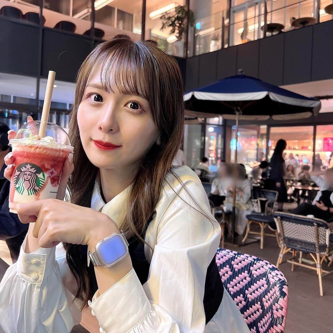 中川珠里さんのインスタグラム写真 - (中川珠里Instagram)「スタバの新作のんだー？ティーラテの方飲みたいのにこの前売り切れてた🥲   #原宿  #スタバ新作」11月18日 20時51分 - juri_nakagawa1