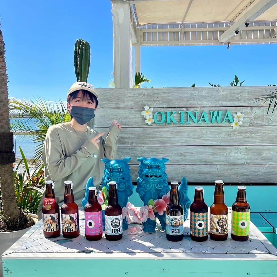 Yuri Sakuraiさんのインスタグラム写真 - (Yuri SakuraiInstagram)「世界も認めた！ 沖縄のクラフトビール！ 【サンゴビール】！  アメリカワールド ビアカップという世界大会で、 賞を受賞するなど、 世界からもそのこだわりが認められていて、 風味豊かで味わい深いクラフトビールとなっています！  手に持って飲み歩きも出来るちょうどいいサイズで、 ウミカジテラスを散歩しながら飲まれたり、テラス席で海をながめながらあゆっくり飲まれる方もいます！  自分もこちらのビールは飲みやすくて好きでカフェに寄った際は味の飲み比べをしたりしています！！  MK CAFEでは現在、5種類のクラフトビールの味をご用意していて、 その中でも沖縄らしいジンベイザメの可愛いラベルの “SAISON”は、 ジューシーなアロマとフルーティーな酸味で ビールの苦味が苦手な方や、女性の方に人気のビールです！！  サンゴビールは、 世界中の沖縄を知らない人にも飲んで欲しい！と ビールを通して沖縄の魅力を世界へ発信するため、 沖縄の食材を使用したビールが 随時発売されるので、 ぜひ楽しみしていただけたら嬉しいです♪  #サンゴビール#オリオンビール#ビール #お酒#アルコール #鯖バーガー#ハンバーガー #沖縄力フェ#沖縄南部カフェ#沖縄観光 #瀬長島#ウミカジテラス#瀬長島ウミカジテラス #沖縄移住#沖縄移住生活 #𝗆𝗄𝖼𝖺𝖿𝖾#𝗈𝗄𝗂𝗇𝖺𝗐𝖺#𝗎𝗆𝗂𝗄𝖺𝗃𝗂𝗍𝖾𝗋𝗋𝖺𝖼𝖾#𝗈𝗄𝗂𝗇𝖺𝗐𝖺𝗅𝗂𝖿𝖾」11月18日 20時51分 - yuri_sakuraiii