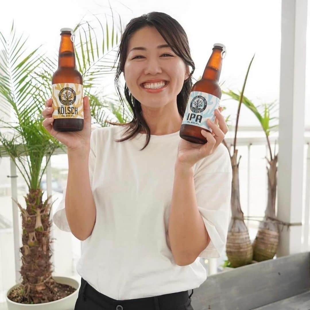 Yuri Sakuraiさんのインスタグラム写真 - (Yuri SakuraiInstagram)「世界も認めた！ 沖縄のクラフトビール！ 【サンゴビール】！  アメリカワールド ビアカップという世界大会で、 賞を受賞するなど、 世界からもそのこだわりが認められていて、 風味豊かで味わい深いクラフトビールとなっています！  手に持って飲み歩きも出来るちょうどいいサイズで、 ウミカジテラスを散歩しながら飲まれたり、テラス席で海をながめながらあゆっくり飲まれる方もいます！  自分もこちらのビールは飲みやすくて好きでカフェに寄った際は味の飲み比べをしたりしています！！  MK CAFEでは現在、5種類のクラフトビールの味をご用意していて、 その中でも沖縄らしいジンベイザメの可愛いラベルの “SAISON”は、 ジューシーなアロマとフルーティーな酸味で ビールの苦味が苦手な方や、女性の方に人気のビールです！！  サンゴビールは、 世界中の沖縄を知らない人にも飲んで欲しい！と ビールを通して沖縄の魅力を世界へ発信するため、 沖縄の食材を使用したビールが 随時発売されるので、 ぜひ楽しみしていただけたら嬉しいです♪  #サンゴビール#オリオンビール#ビール #お酒#アルコール #鯖バーガー#ハンバーガー #沖縄力フェ#沖縄南部カフェ#沖縄観光 #瀬長島#ウミカジテラス#瀬長島ウミカジテラス #沖縄移住#沖縄移住生活 #𝗆𝗄𝖼𝖺𝖿𝖾#𝗈𝗄𝗂𝗇𝖺𝗐𝖺#𝗎𝗆𝗂𝗄𝖺𝗃𝗂𝗍𝖾𝗋𝗋𝖺𝖼𝖾#𝗈𝗄𝗂𝗇𝖺𝗐𝖺𝗅𝗂𝖿𝖾」11月18日 20時51分 - yuri_sakuraiii