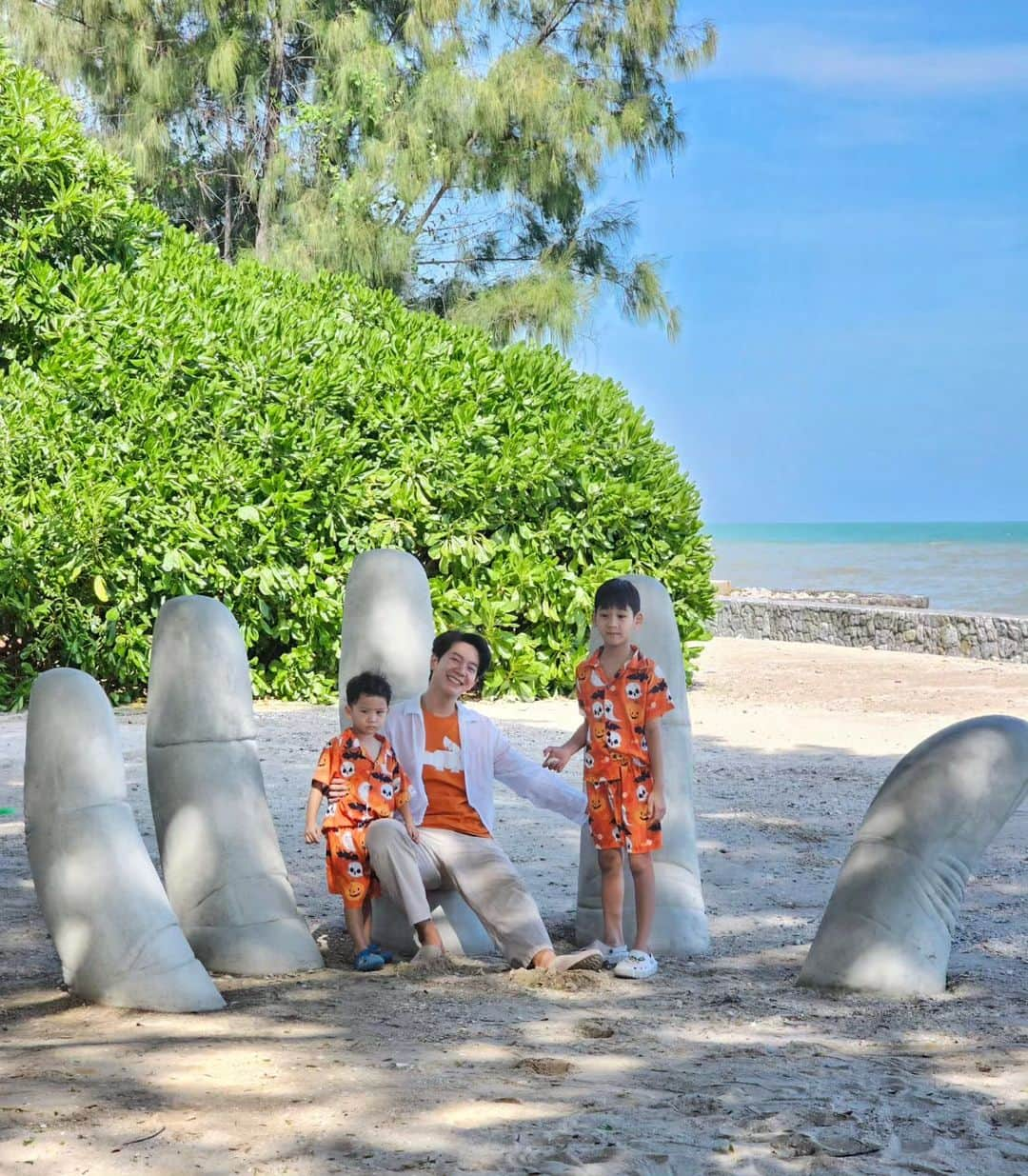 アイス・サランユーさんのインスタグラム写真 - (アイス・サランユーInstagram)「Love to Spent our Family time.. Our Quality time... Our wonderful time At @sosofitelhuahin ❤️🤟👍 เป็นช่วงเวลาที่ดีและมีความสุขของครอบครัวเราครับ Dinner วันนี้ ริมทะเลหัวหิน ที่ #beachsociety  #sosofitelhuahin #huahin #หัวหิน  #เที่ยวทั่วไทยกับไอซ์ศรัณยู  #ครูสมยศ #ครูกรรณ์ทิมา #มะหม่ง #มายมูมิน  #ไอซ์ศรัณยู #icesarunyu Special thx for N @fahhpawa Na ka 🥰」11月18日 20時44分 - icesarunyu