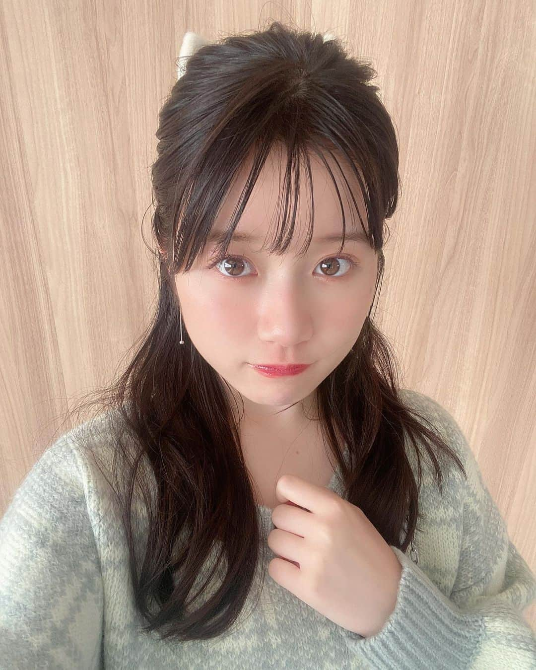 河村果歩さんのインスタグラム写真 - (河村果歩Instagram)「🌈🍒  角度大事。  #河村果歩 #nicola #おはスタ #おはガール #かほっち #ニコラ #ニコモ #ニコラ12月号発売中 #SUPERGIRLS #スパガ #アイドル 現在SUPER☆GiRLS6期生が12,900人フォロワーを増やすチャレンジ中です！是非各SNSのフォロー宜しくお願いいたします♡♡」11月18日 20時48分 - kawamura_kaho_official