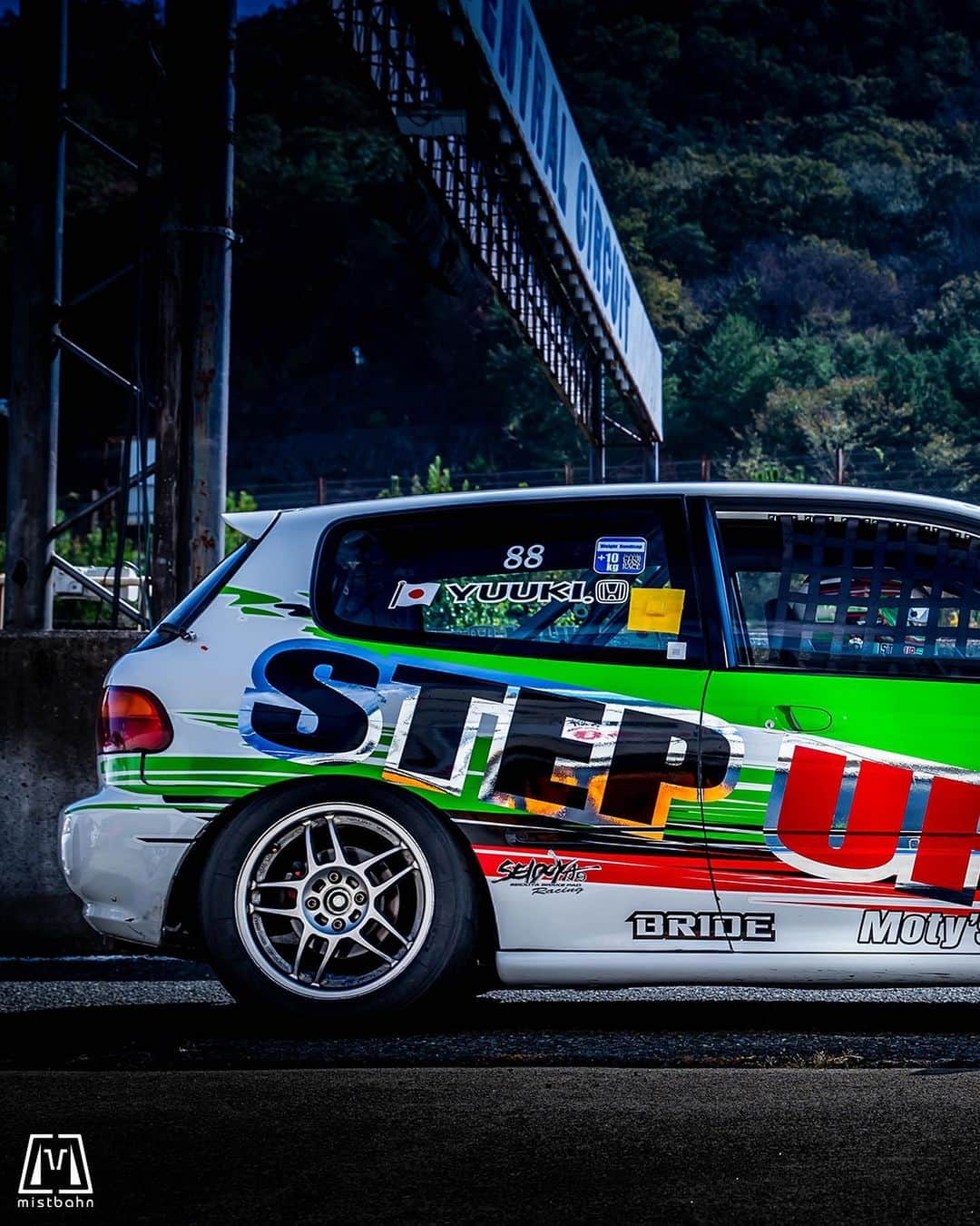 mistbahnのインスタグラム：「_ STEP UP EG6 Honda CIVIC SiR _ 🚗: @stepup8888 📷: @mistbahn _ Shot on Oct-15 2023 🏁 "Circuit Festa ( @circuit_festa_west_japan )" "HONDA ONE MAKE RACE". Central Circuit (Hyogo Japan) _ JP) 2023年10月15日、セントラルサーキットで開催された「サーキットフェスタ ( @circuit_festa_west_japan )」内の「ホンダ・ワンメイク・レース」で撮影。 _ #circuitfesta #circuitfesta2023 #サーキットフェスタ #サーキットフェスタ2023 #hondaonemakerace #ホンダワンメイク #ホンダワンメイクレース #centralcircuit #セントラルサーキット #ffchallenge #ffチャレンジ #ffチャレンジ2023 #ffc #stepup #stepupracing #civic #hondacivic #ホンダシビック #シビック #eg6 #eg #egcivic #hondacivictyper #kanjo #kanjostyle #kanjoracer #kanjozoku #timeattack #timeattackjapan #hondasontrack」