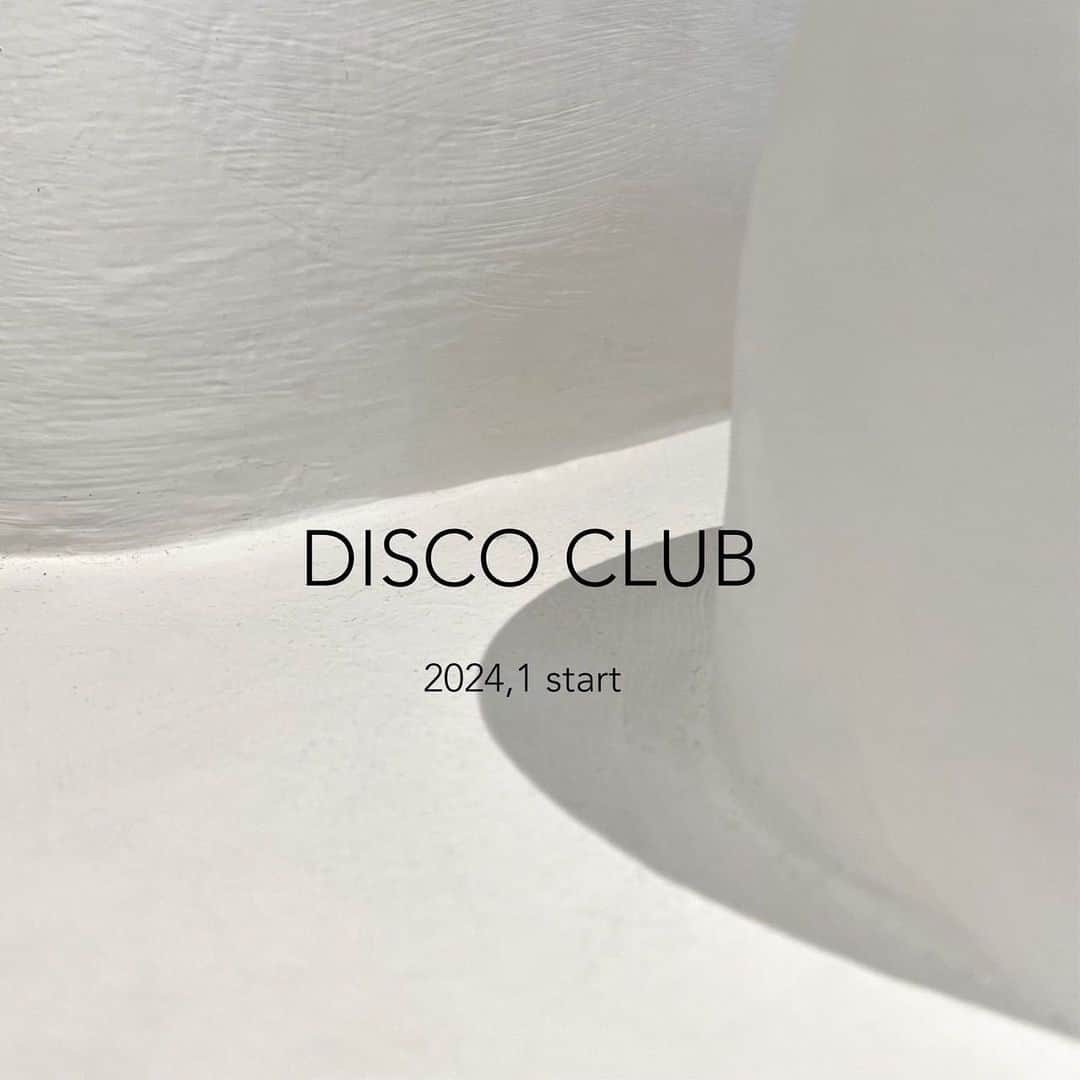 金子渚さんのインスタグラム写真 - (金子渚Instagram)「沢山の方に支えられ、先日14周年を迎えたDISCOは 新たな試みとして2024年1月よりメンバー限定オンラインセミナー"DISCO CLUB"を始動いたします。  DISCO CLUBでは これまで公開をしていなかった DISCOならではのアートのこだわりや、人気デザインのHow toをレクチャーして参ります。 またネイリストの基本の、長く愛されるサロンワークや接客についてもお話しをしていこうと思っております。  ネイリストのみならず、セルフネイラー、これからネイリストを目指す方、クリエイティブを極めたい方、ぜひご参加ください。  ㅤㅤㅤㅤㅤㅤㅤㅤㅤㅤㅤㅤㅤ ①「DISCO 3D ART DESIGN」 期間：1月〜2月の２ヶ月間 プラットホーム：インスタグラム（入会後メンバー様専用のアカウントへご招待致します。)  セミナーの詳細につきましては11月25日(土)20時頃〜インスタライブでのお伝えを予定しておりますので、お時間が許す方は是非ご覧くださいませ。」11月18日 21時00分 - nagisakaneko