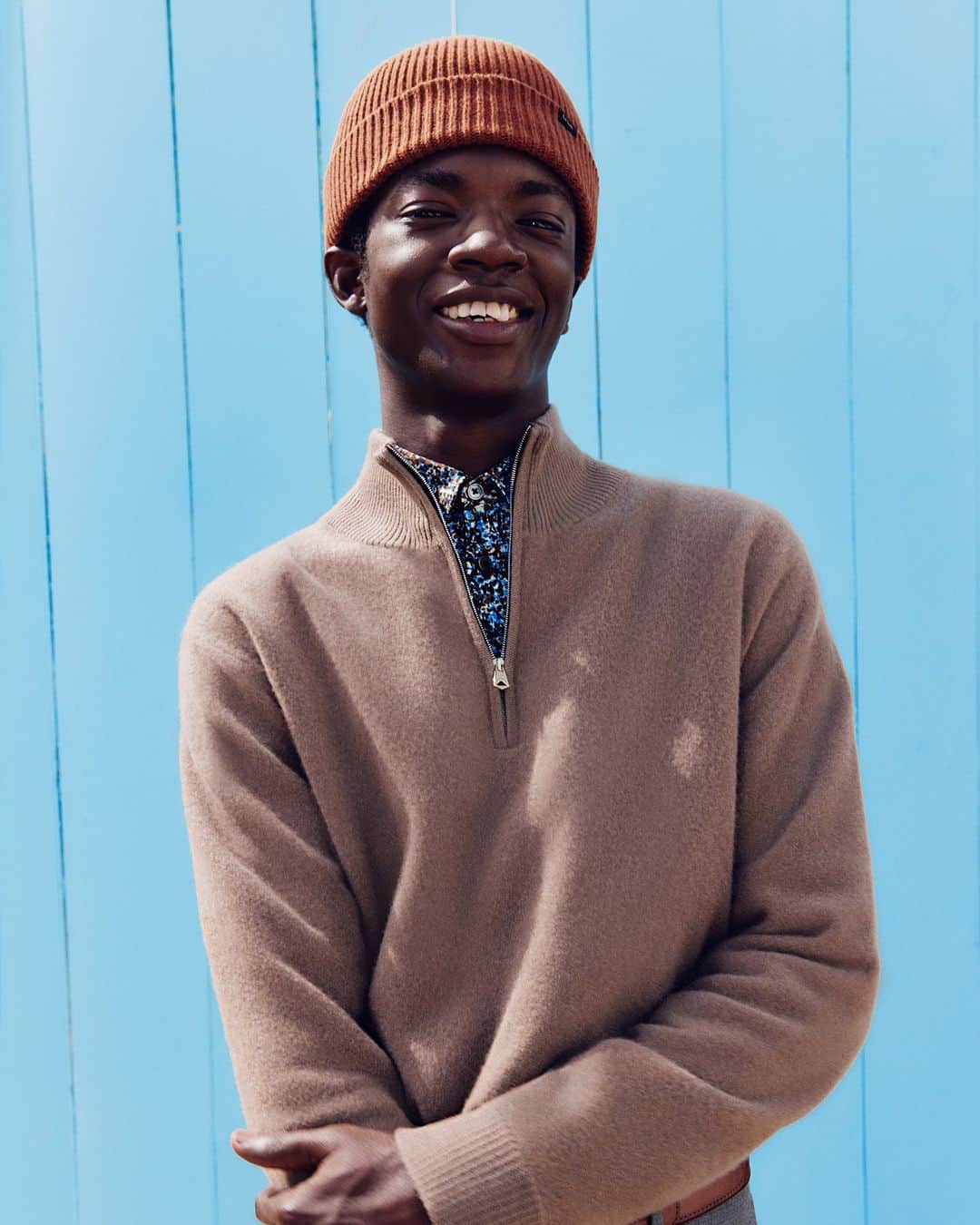 ポールスミスのインスタグラム：「Cosy in cashmere.  Shop Paul Smith's winter warmers at the link in bio.  #PaulSmith」