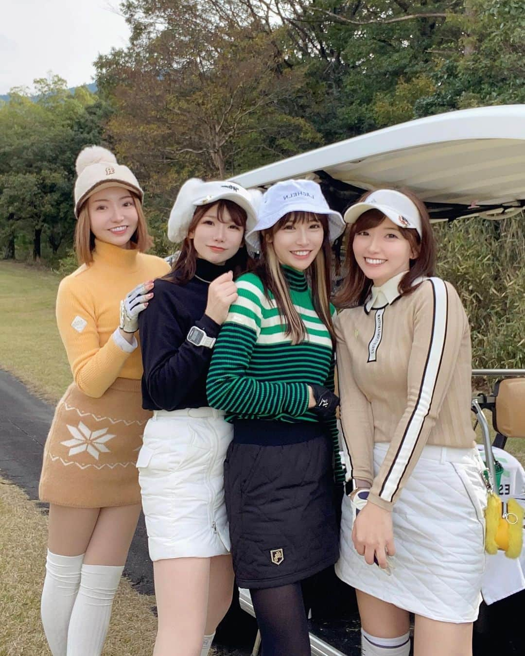 めるさんのインスタグラム写真 - (めるInstagram)「何回も会ったことあるのに、この4人では初ラウンド⛳️ コンペに参戦してきたよー🏌️‍♀️  皆んなほんわかしてて居心地良かった🫶 ゴルフはメンバーも大事だよね❤️‍🔥  朝寒くてヒートテック超極暖着たけど、昼間暑いしこの時期服装難しい😂 皆んなどうしてるんだろ？！🤔  この日、お話ちゃんのカートタオルが大活躍❣️ この時期タイツとかニットがカートの椅子に引っかかるから本当に助かった😱💕  またコンペのこともアップします⛳️  #ゴルフ#ごるふ女子#ゴルフコンペ#ゴルフウェア#ゴルフコーデ#ゴルフ場#ゴルフ男子#コンペ」11月18日 20時52分 - meru_golf