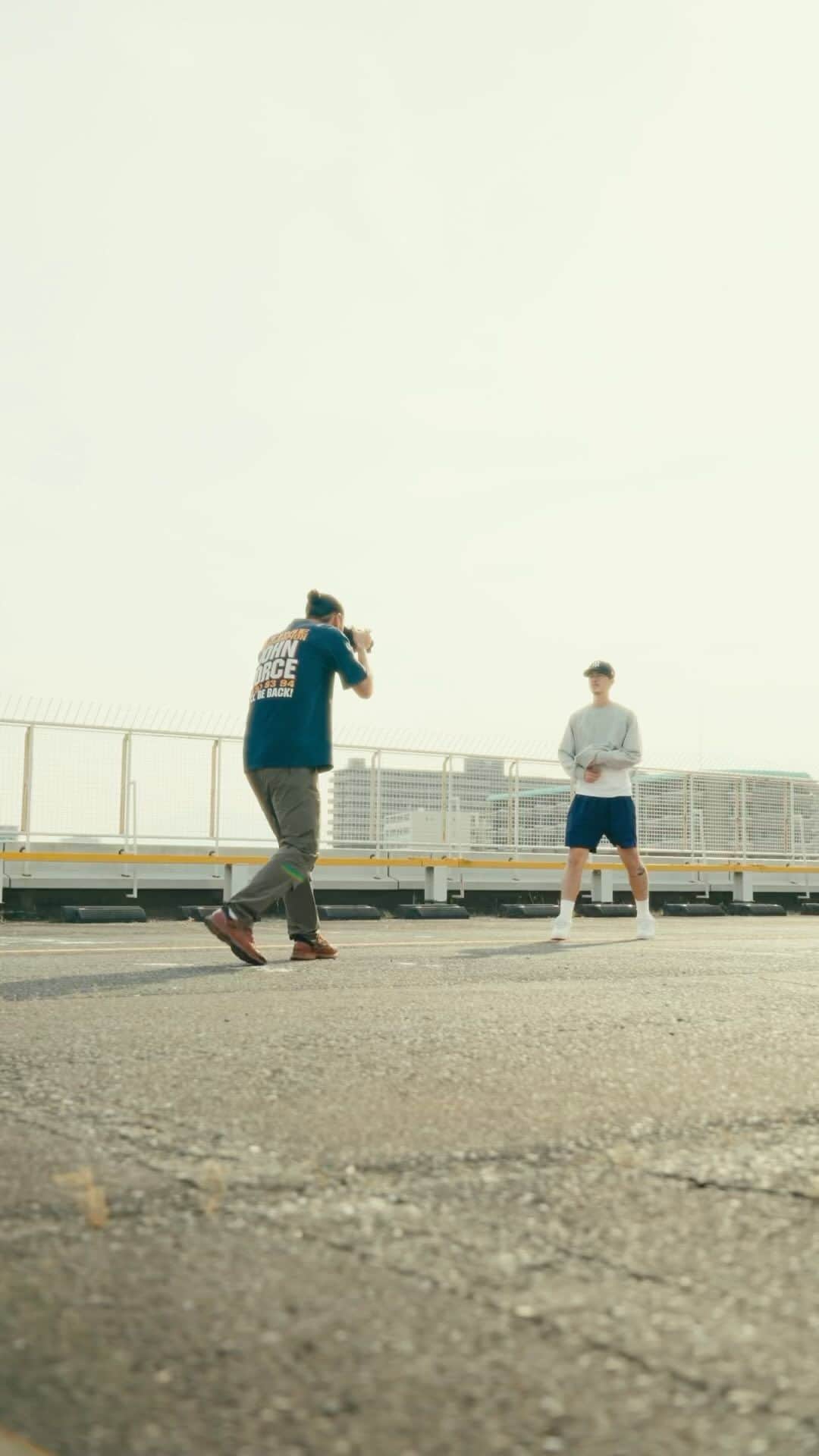 岳のインスタグラム：「We’ve all been there - sometimes you’re missing a key shot or just didn’t have enough time to knock everything off the shot list. That’s where @stocksyunited - my go to for stock footage and licensing on projects - comes clutch✨  #videoediting #footage #stockfootage #stockmedia #filmmaking #tutorial #ad」