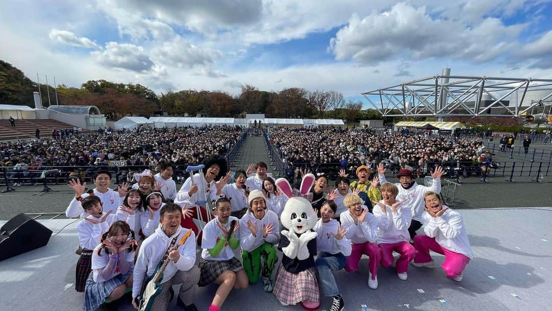 ABCテレビ「おはよう朝日です」のインスタグラム：「☀️おは朝パーク☀️  \1日目が終了/ たくさんの方が来てくれました‼️  3回行ったスペシャルLiveでは 集合写真をパシャリ📸  みんなすごくいい笑顔😁  あすも色んな方と会えるのを 楽しみにしています🎵」