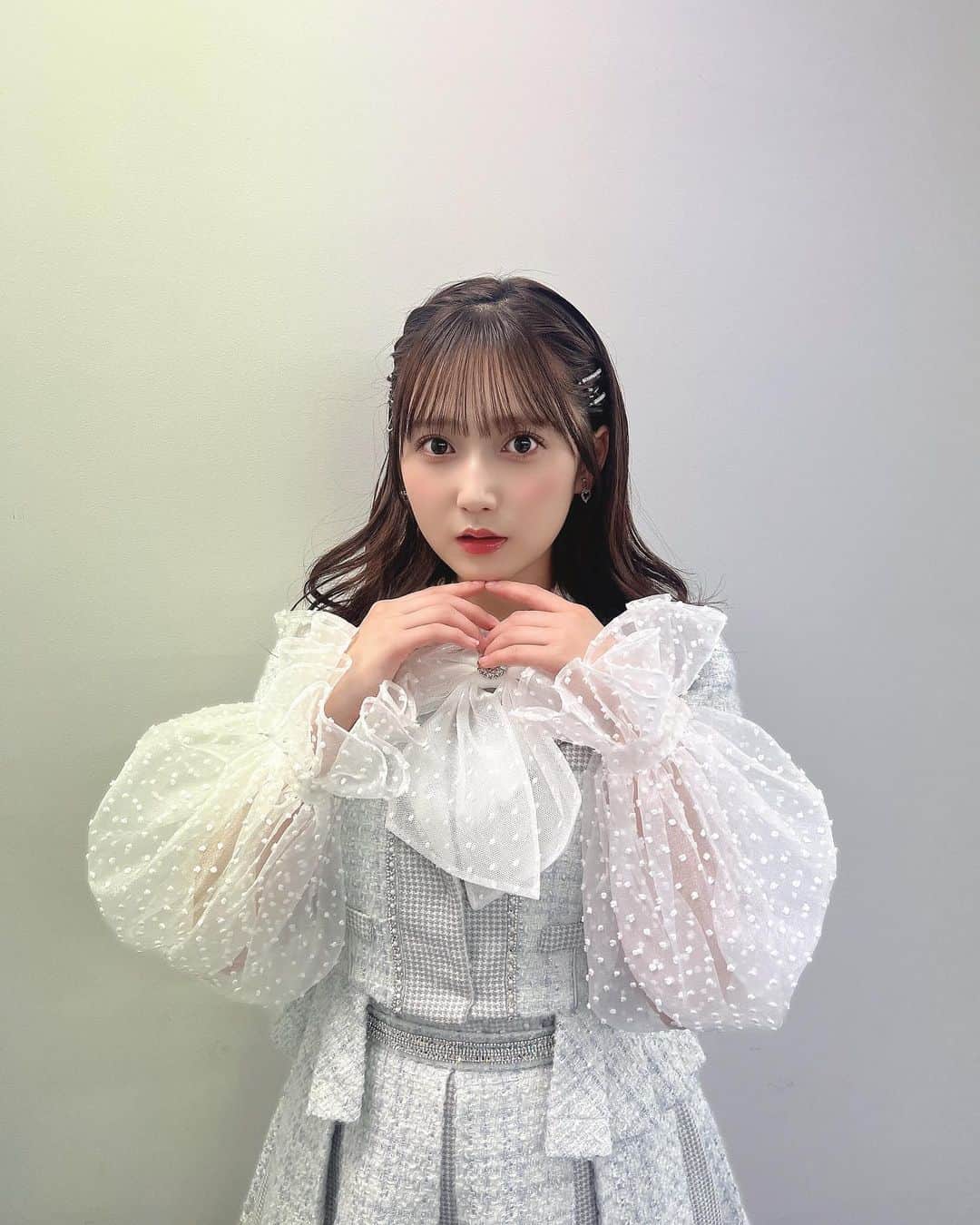 鈴木くるみさんのインスタグラム写真 - (鈴木くるみInstagram)「この衣装可愛すぎる🤍🩵 リボンおっきい🎀   #オサレ  #衣装  #リボン」11月18日 20時55分 - kurumi_akb48
